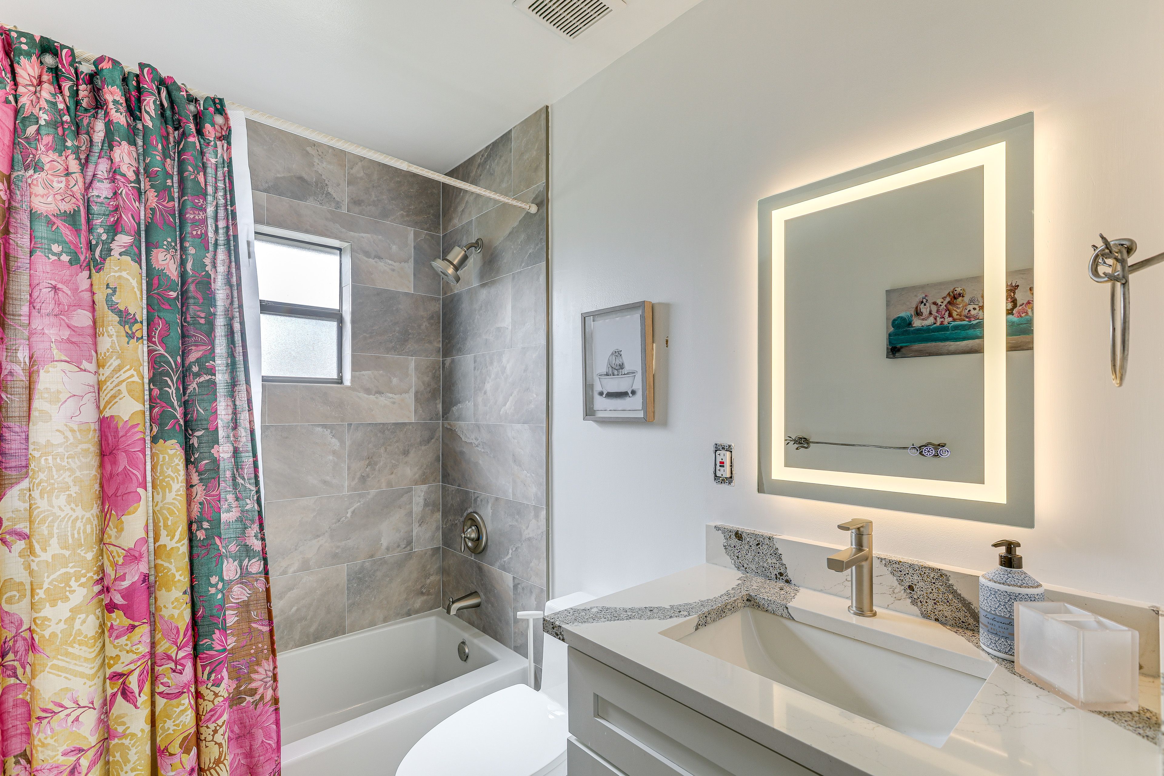 Full Bathroom | Towels & Linens Provided