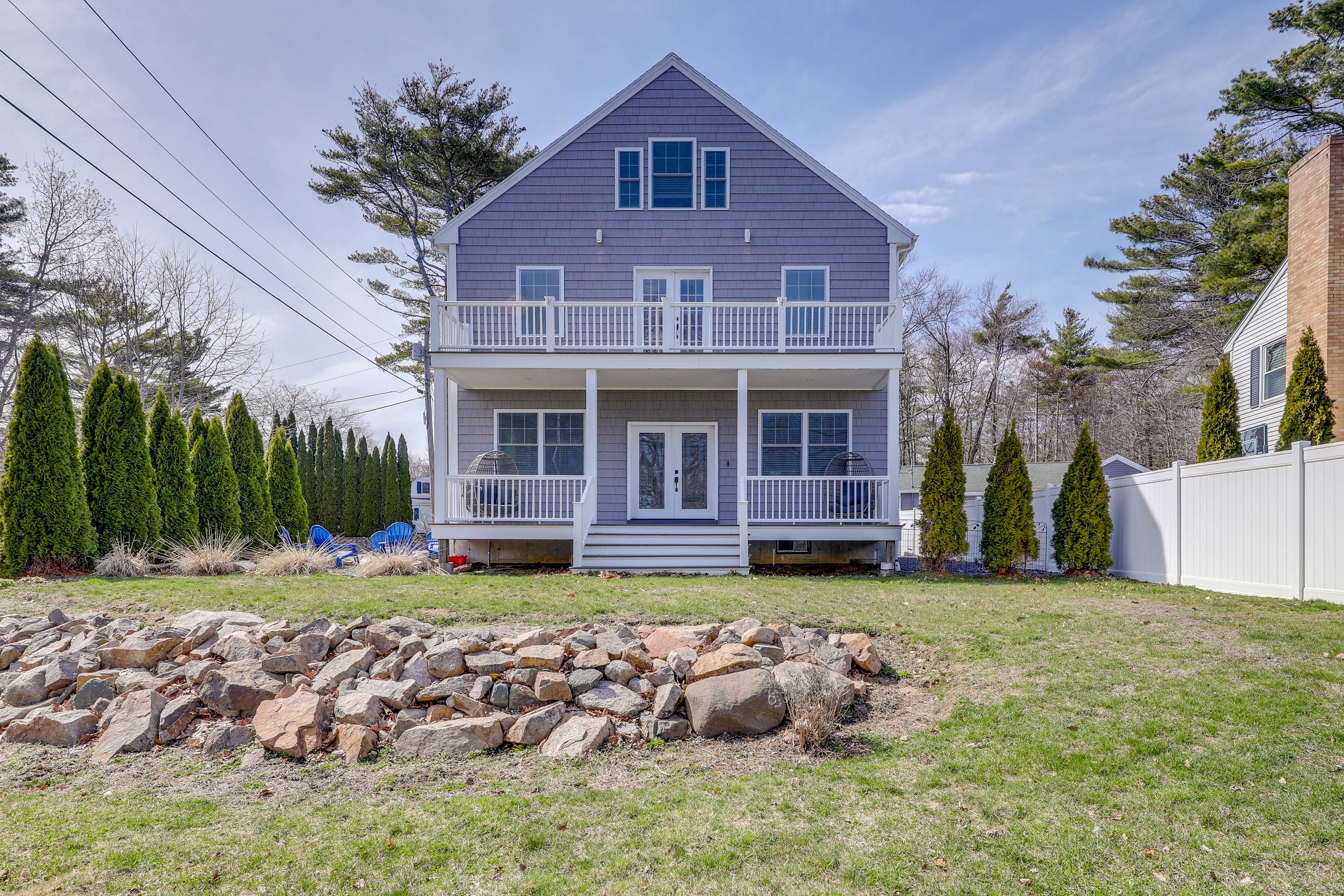 York Vacation Rental | 3BR | 3BA | 2,500 Sq Ft | Stairs to Enter