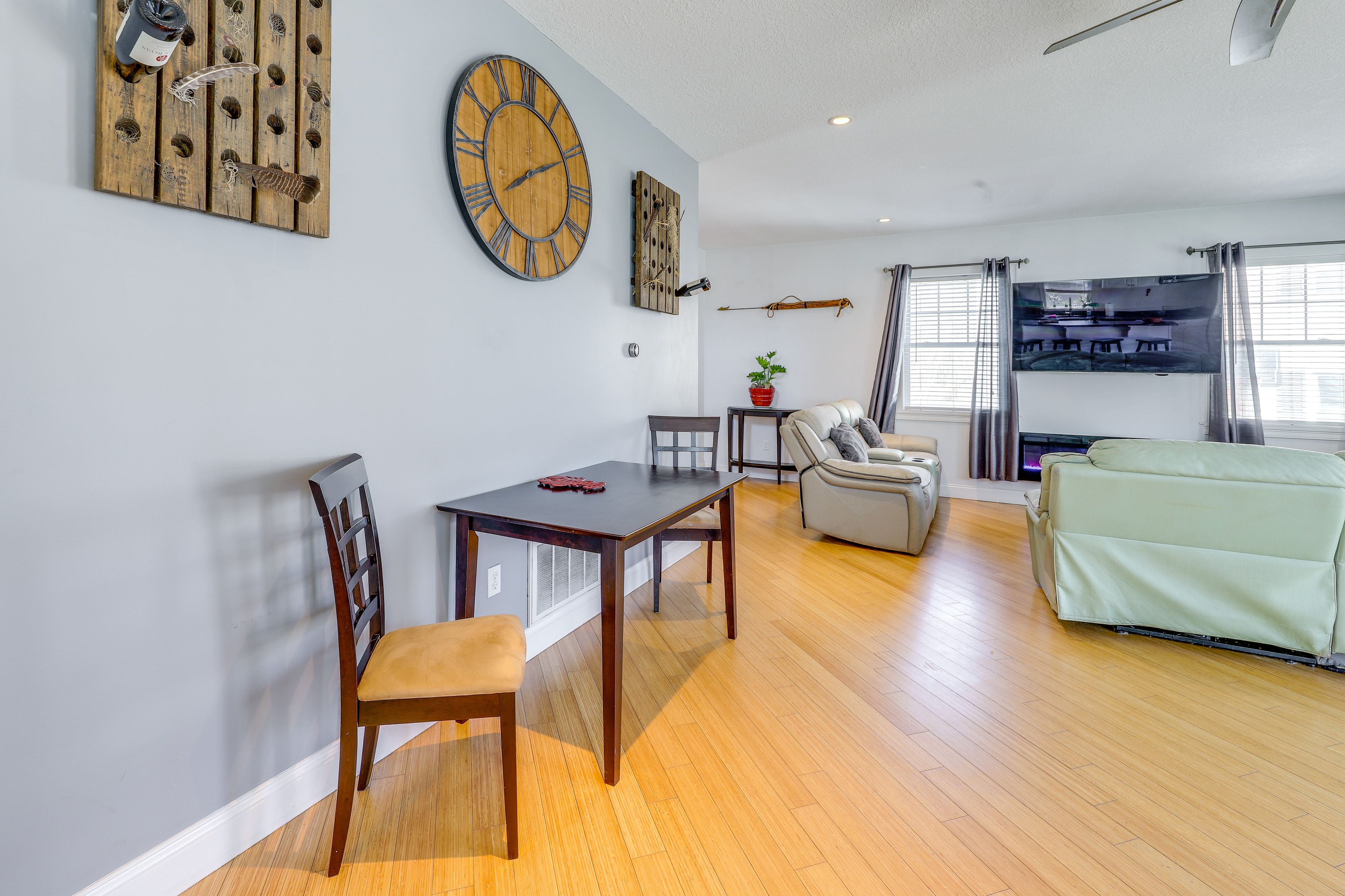 Dining Area | Dishware/Flatware Provided | 1st Floor