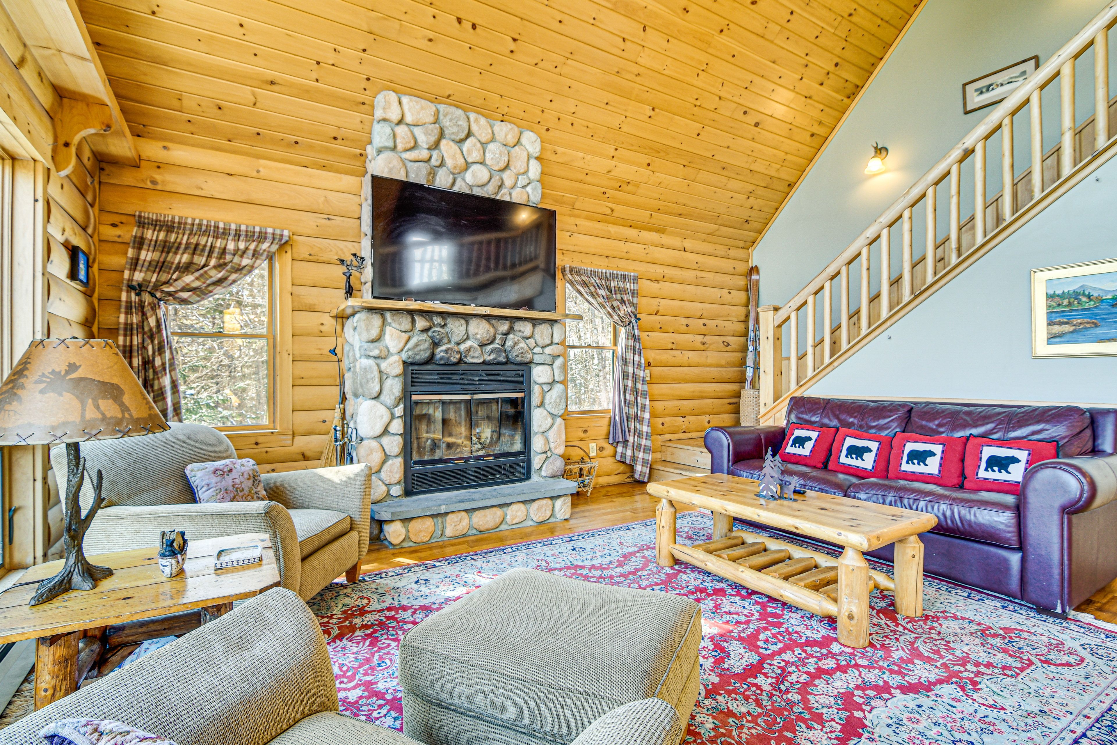 Living Room | 1st Floor | Central Heating Free WiFi | Smart TV