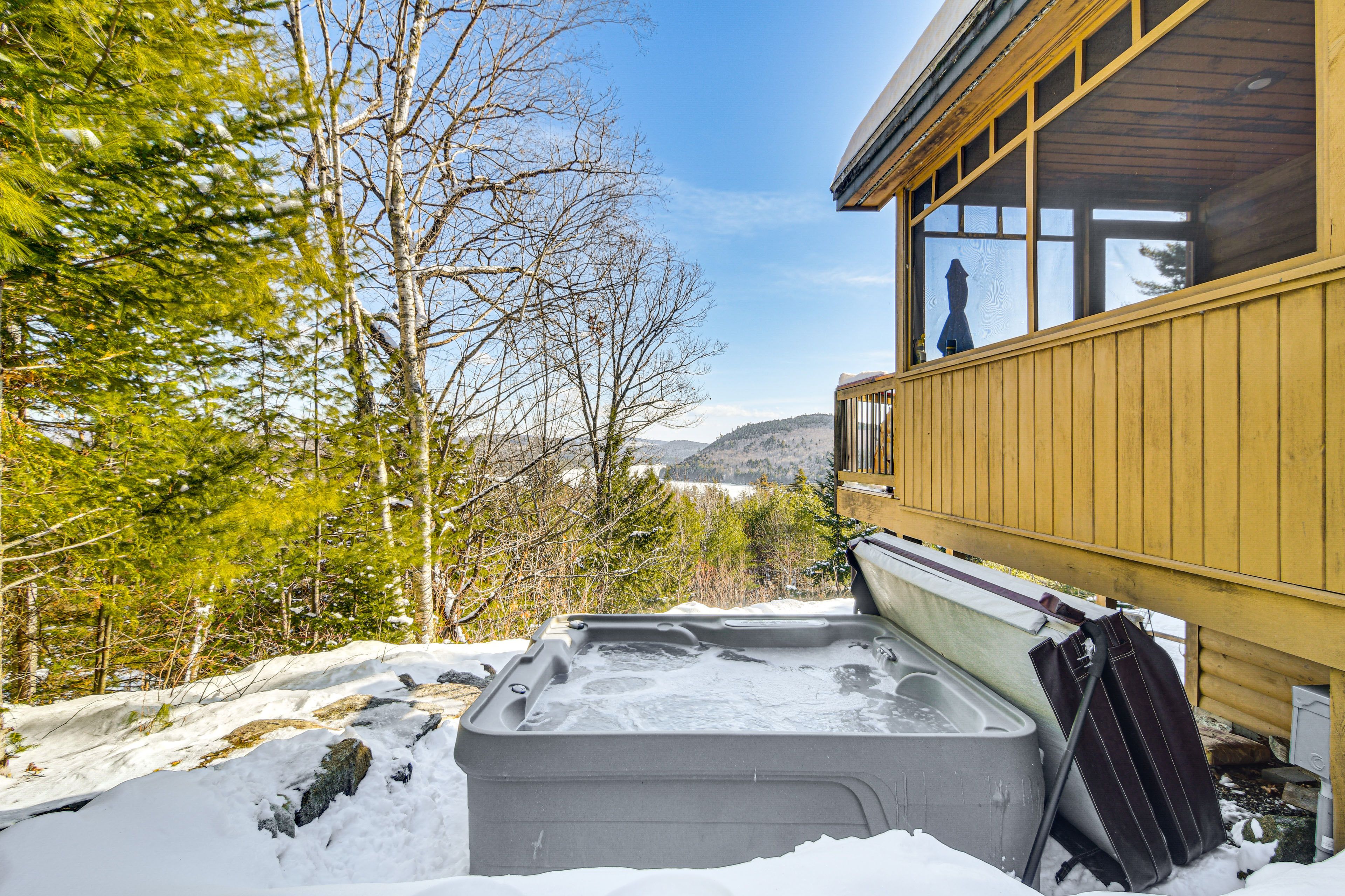 Yard Space | Hot Tub | Sauna