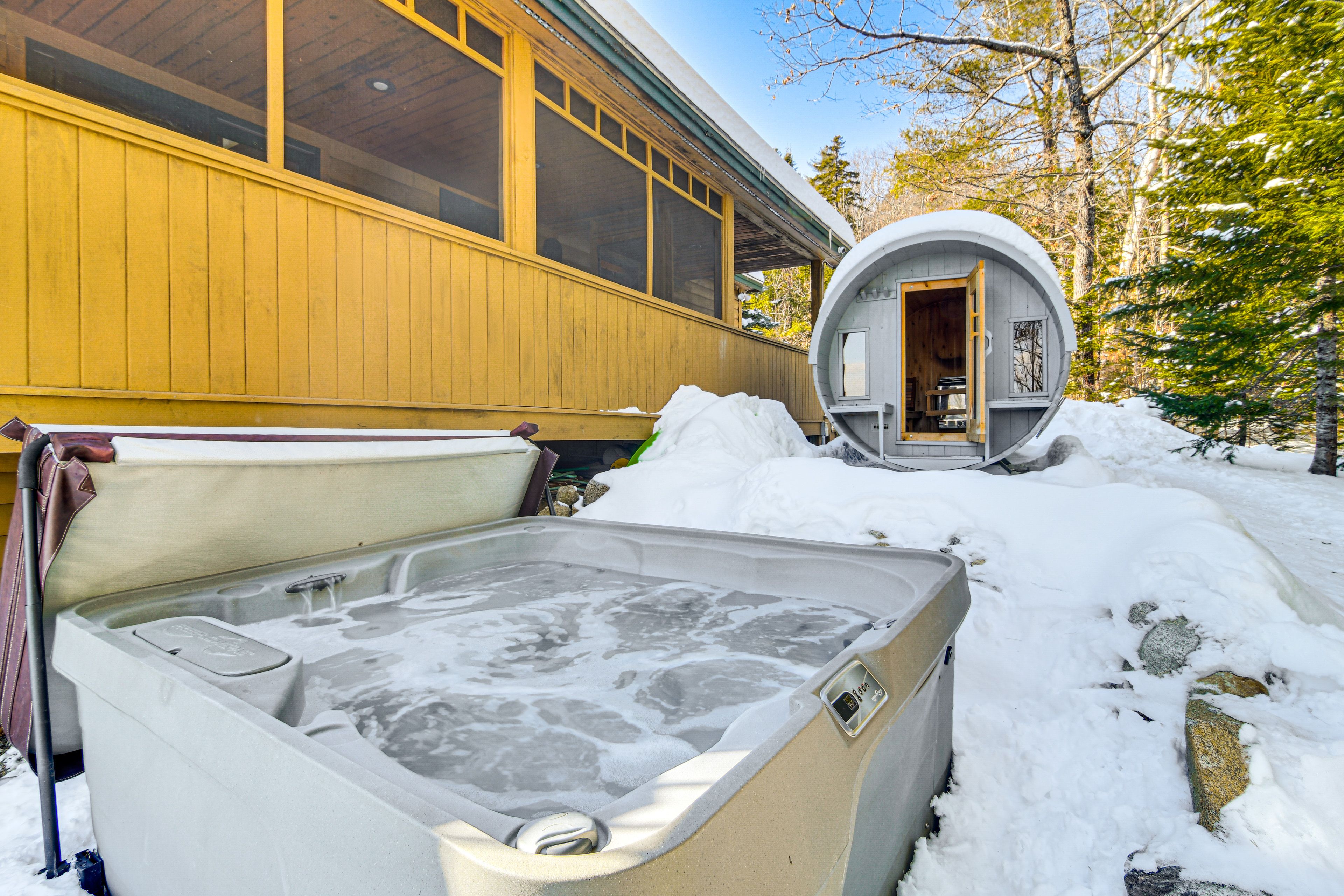 Yard Space | Hot Tub & Sauna