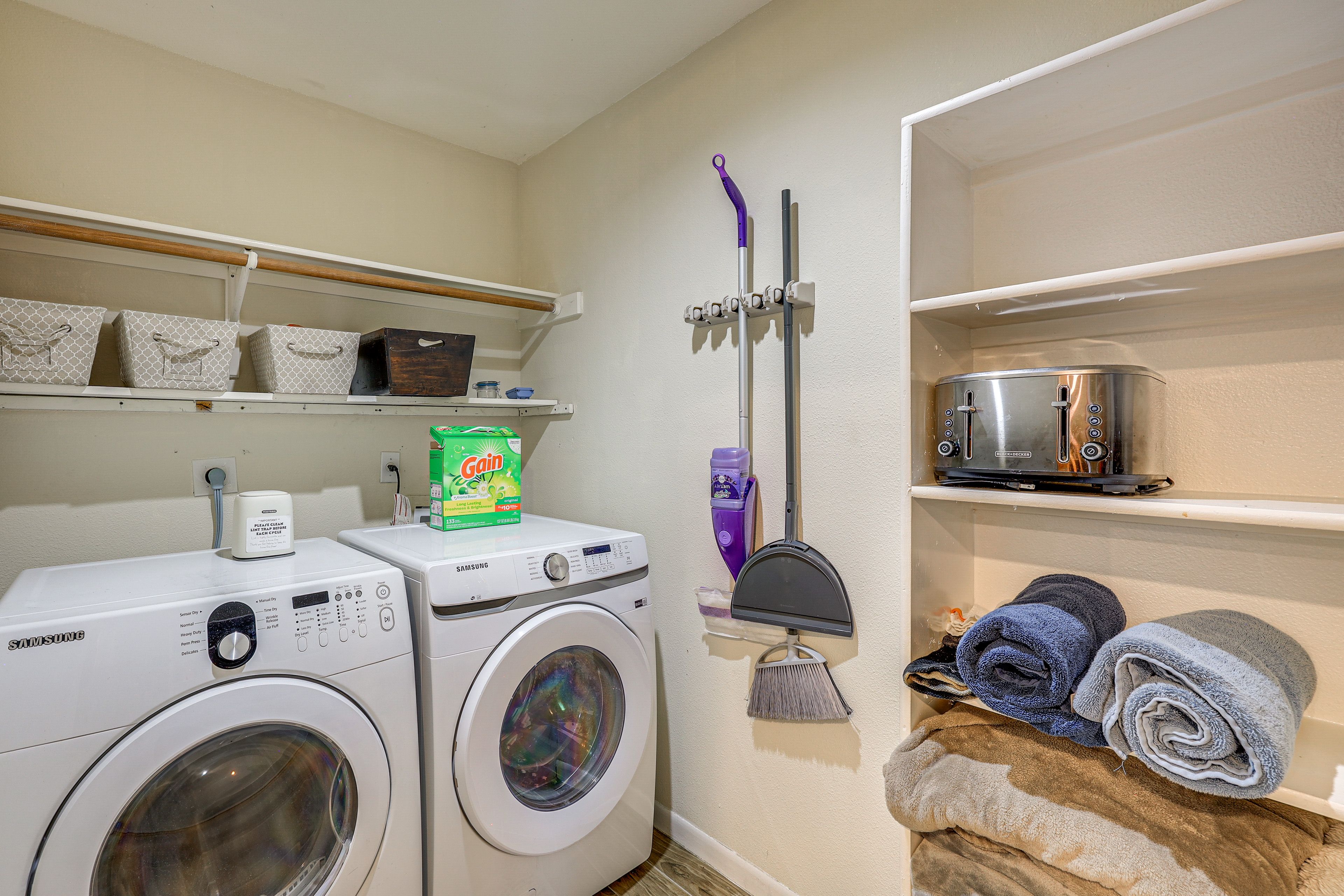 Laundry Room | Washer & Dryer