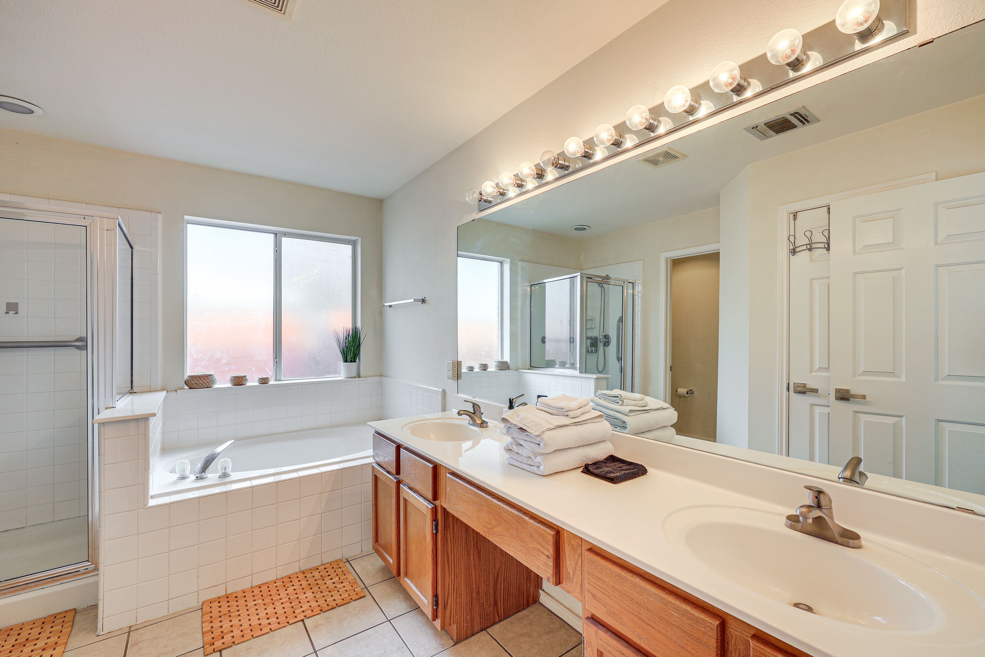 En-Suite Bathroom | Towels Provided