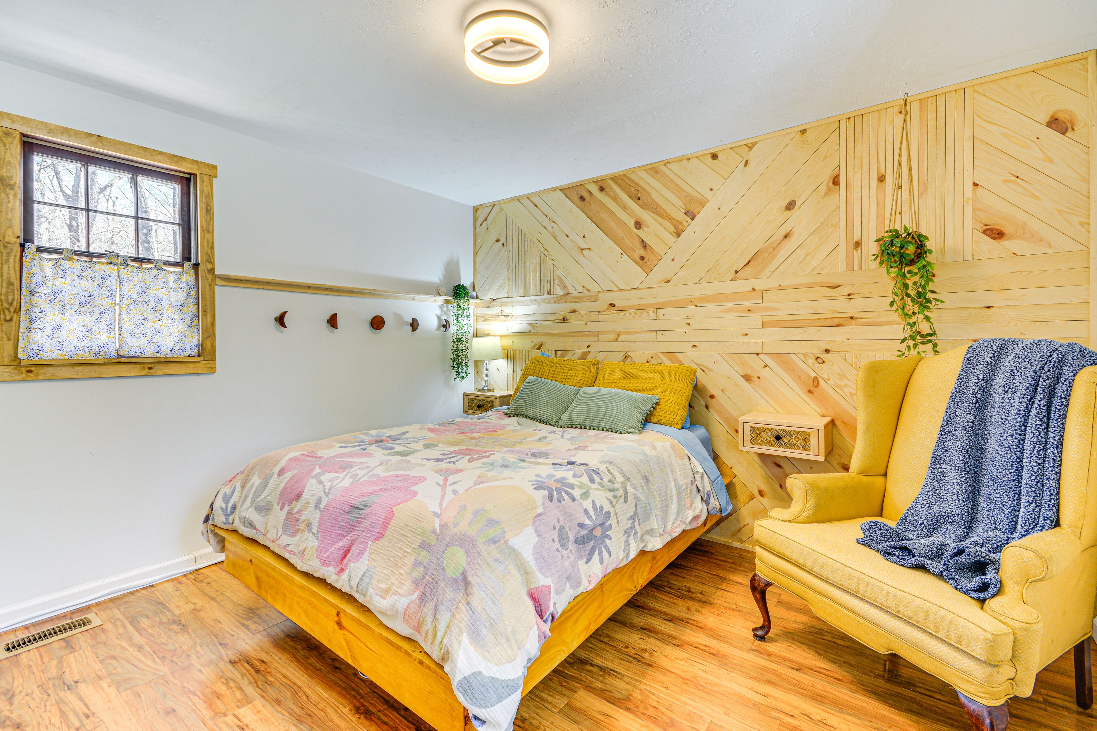 Bedroom 1 | Full Bed | Linens Provided