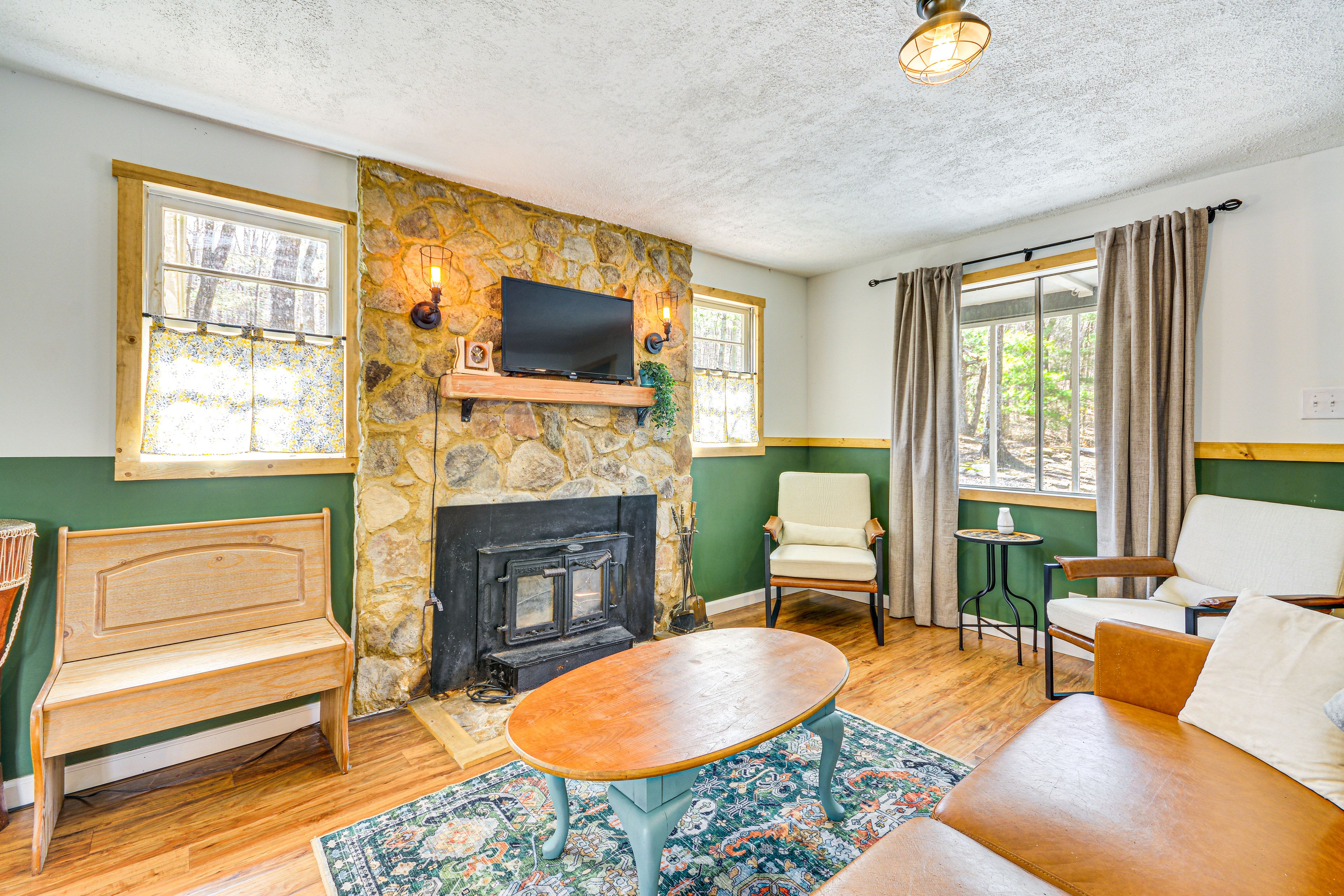 Danbury Vacation Rental | 2BR | 1BA | 950 Sq Ft | 6 Steps Required to Enter