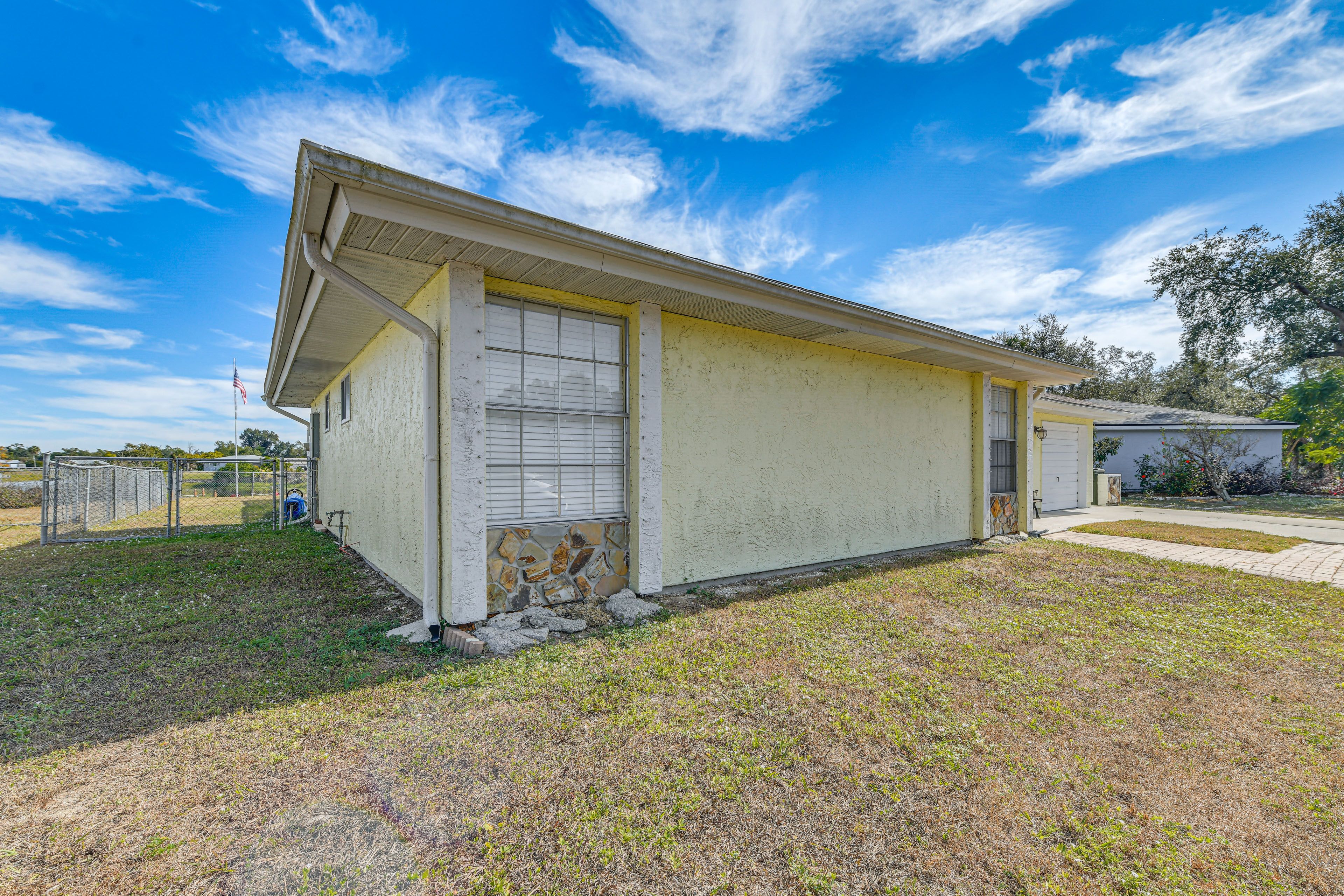 Parking | Driveway (3 Vehicles)