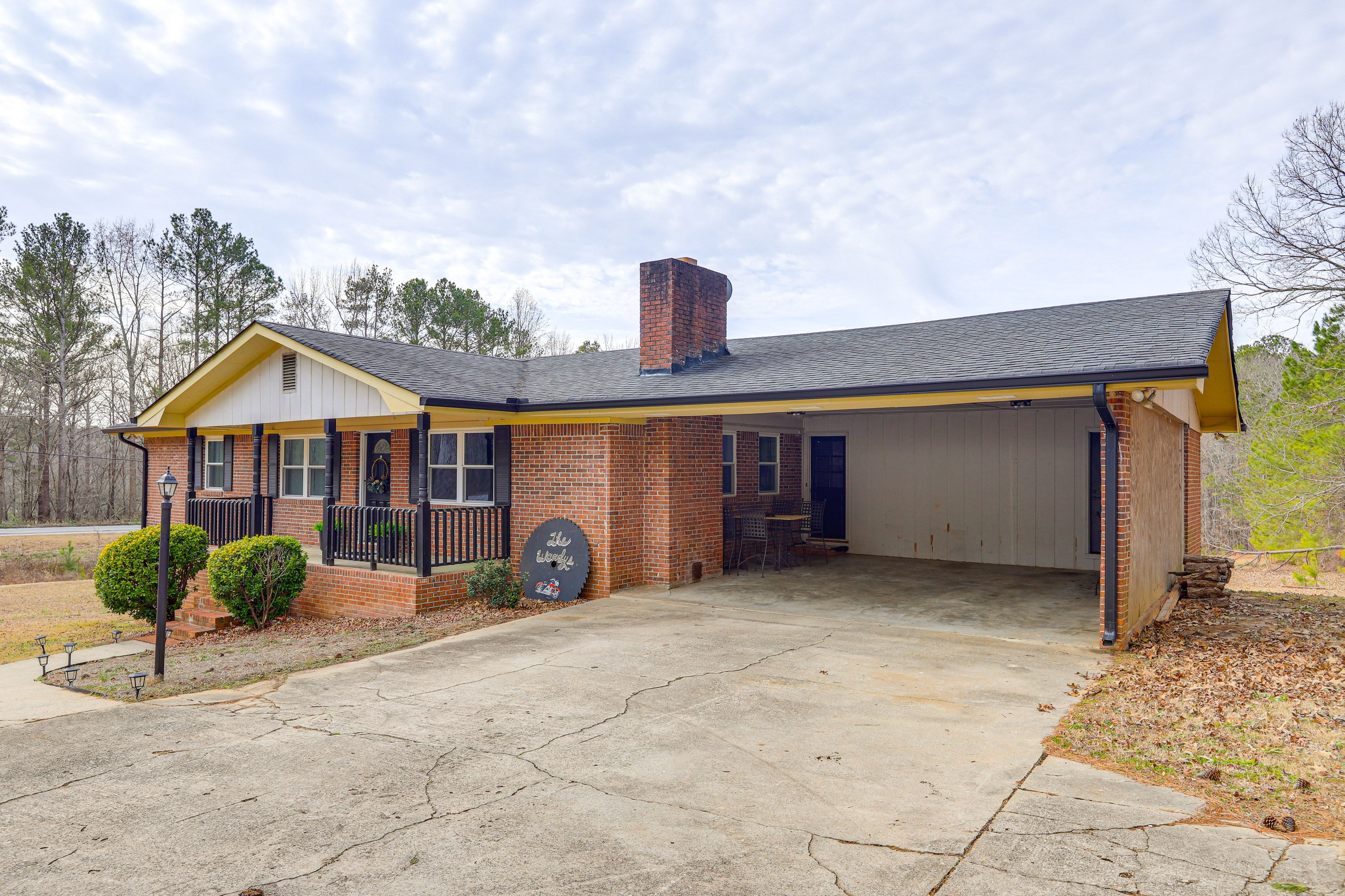 Parking | Driveway (4 Vehicles) | RV/Trailer Parking