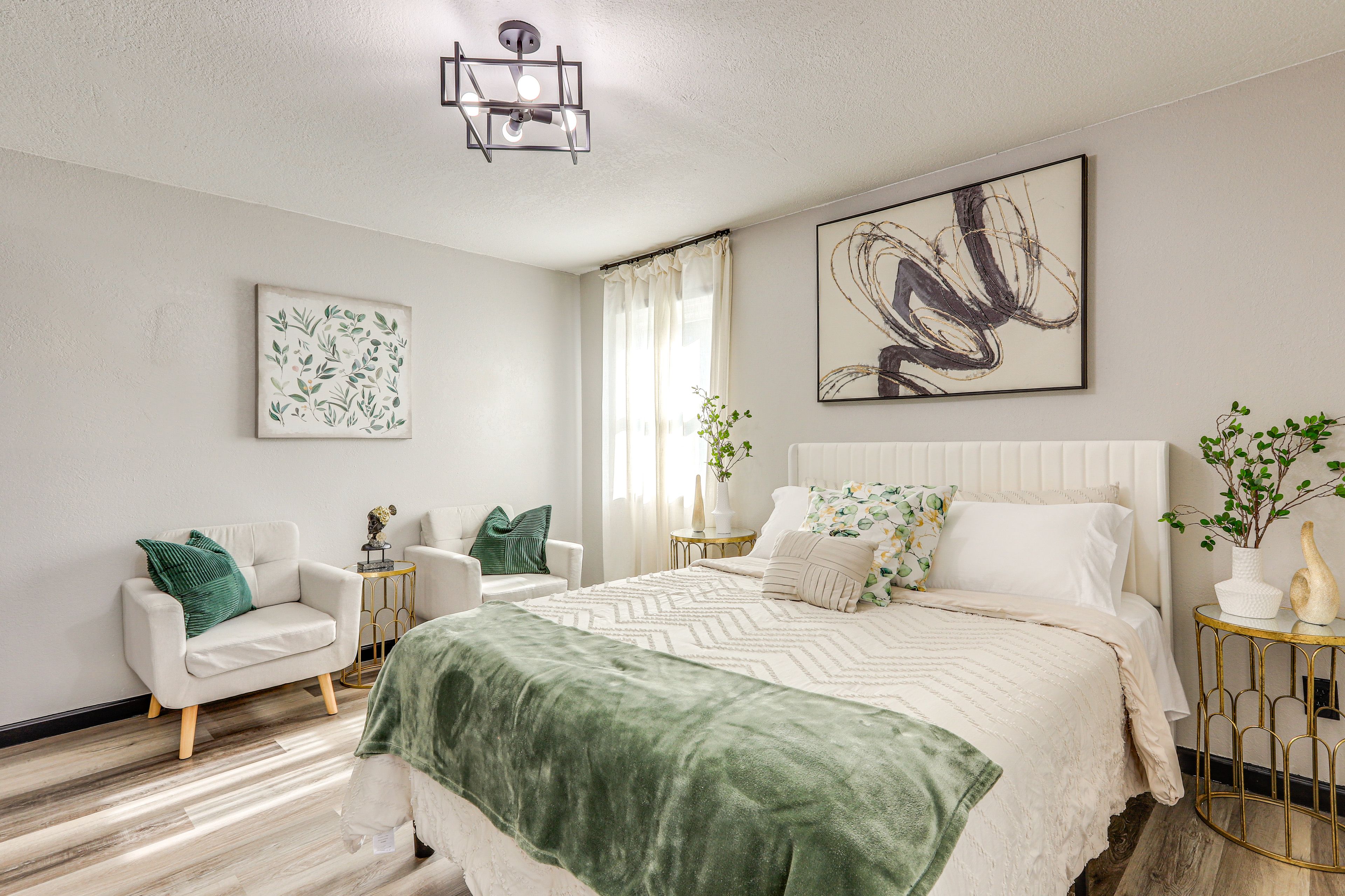 Bedroom 1 | Queen Bed