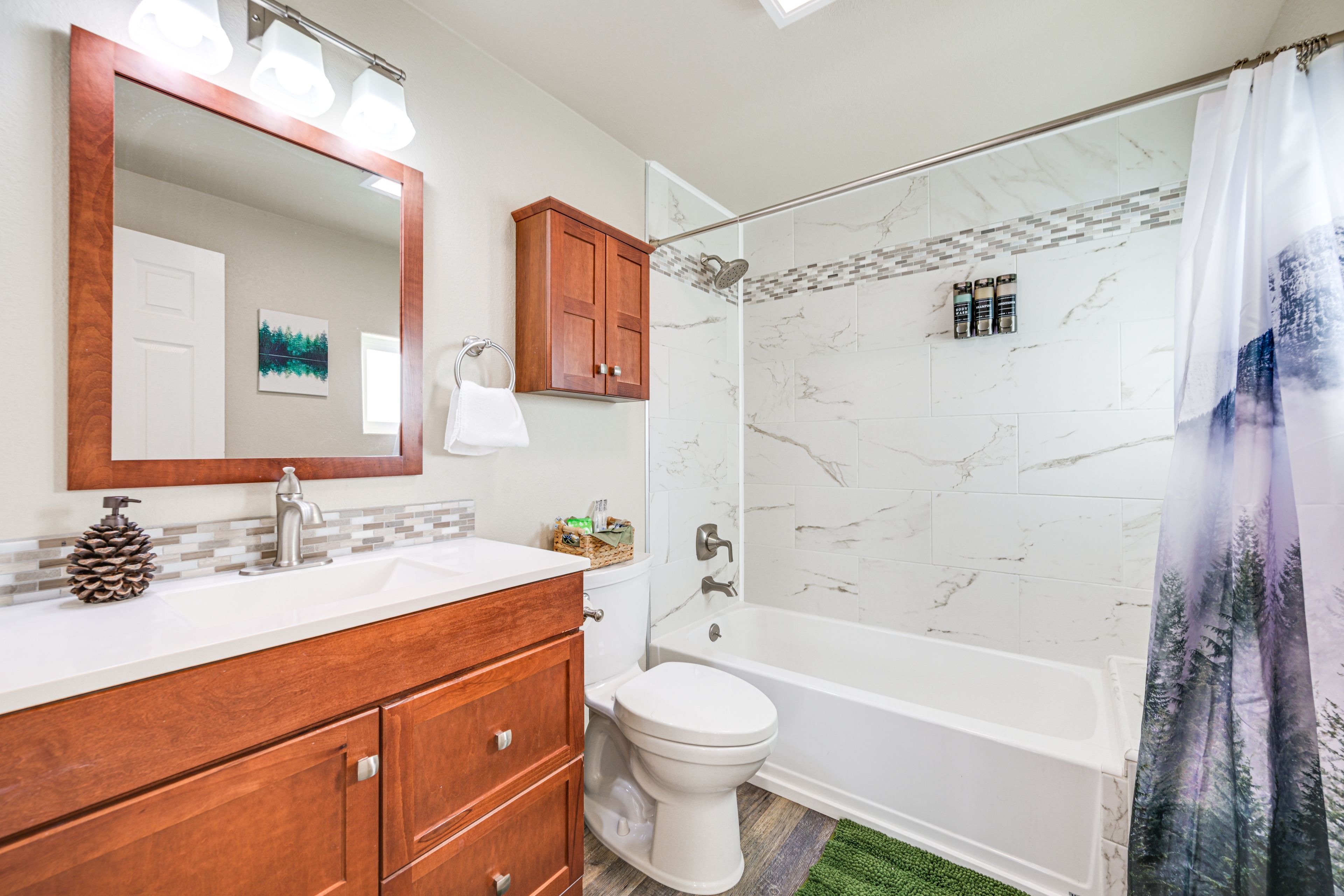Full Bathroom | Towels Provided