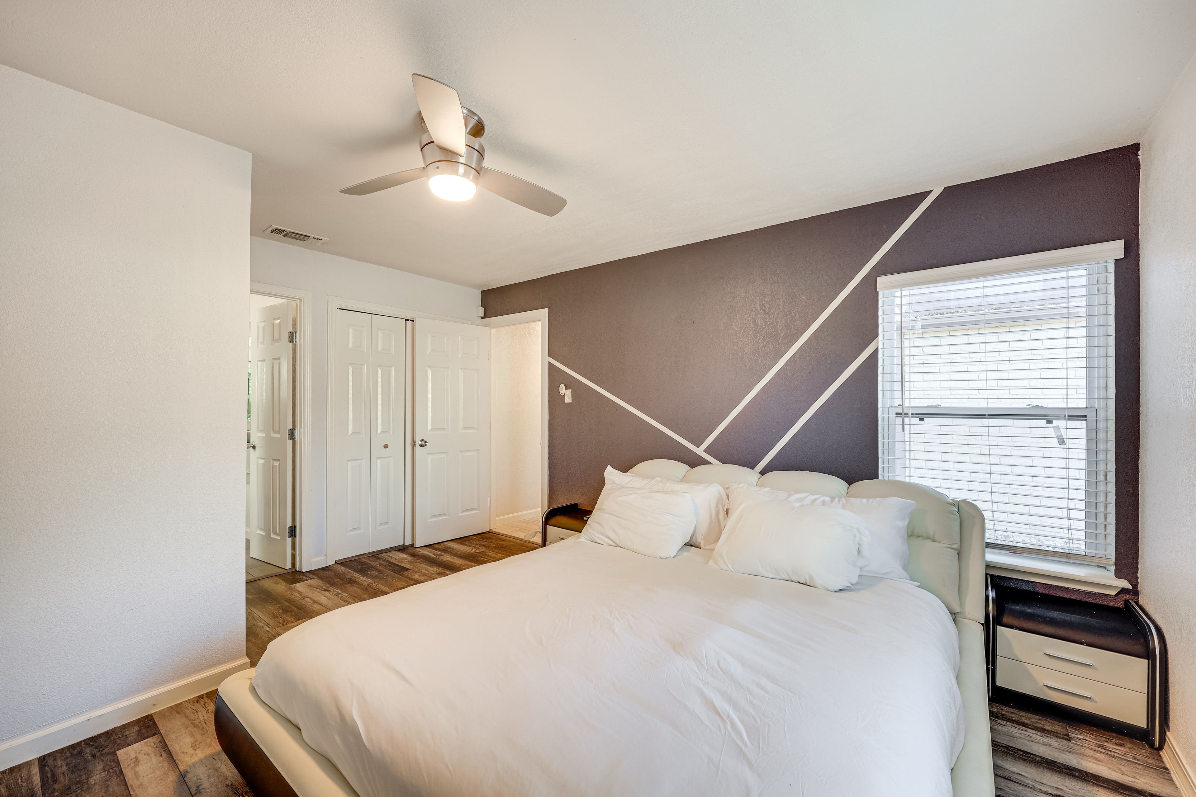 Bedroom 1 | King Bed | Smart TV | 1st Floor