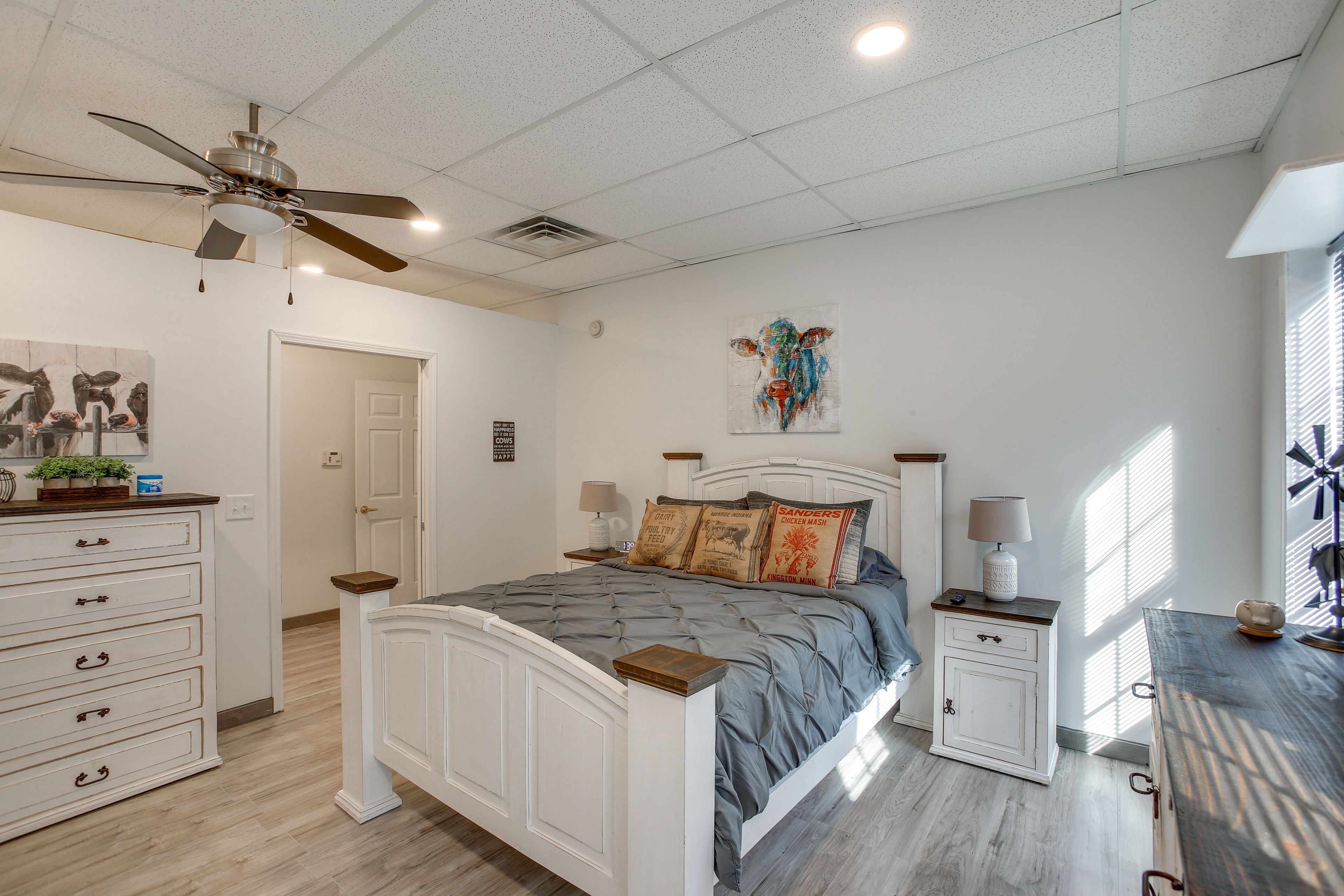 Bedroom 2 | Queen Bed | Smart TV