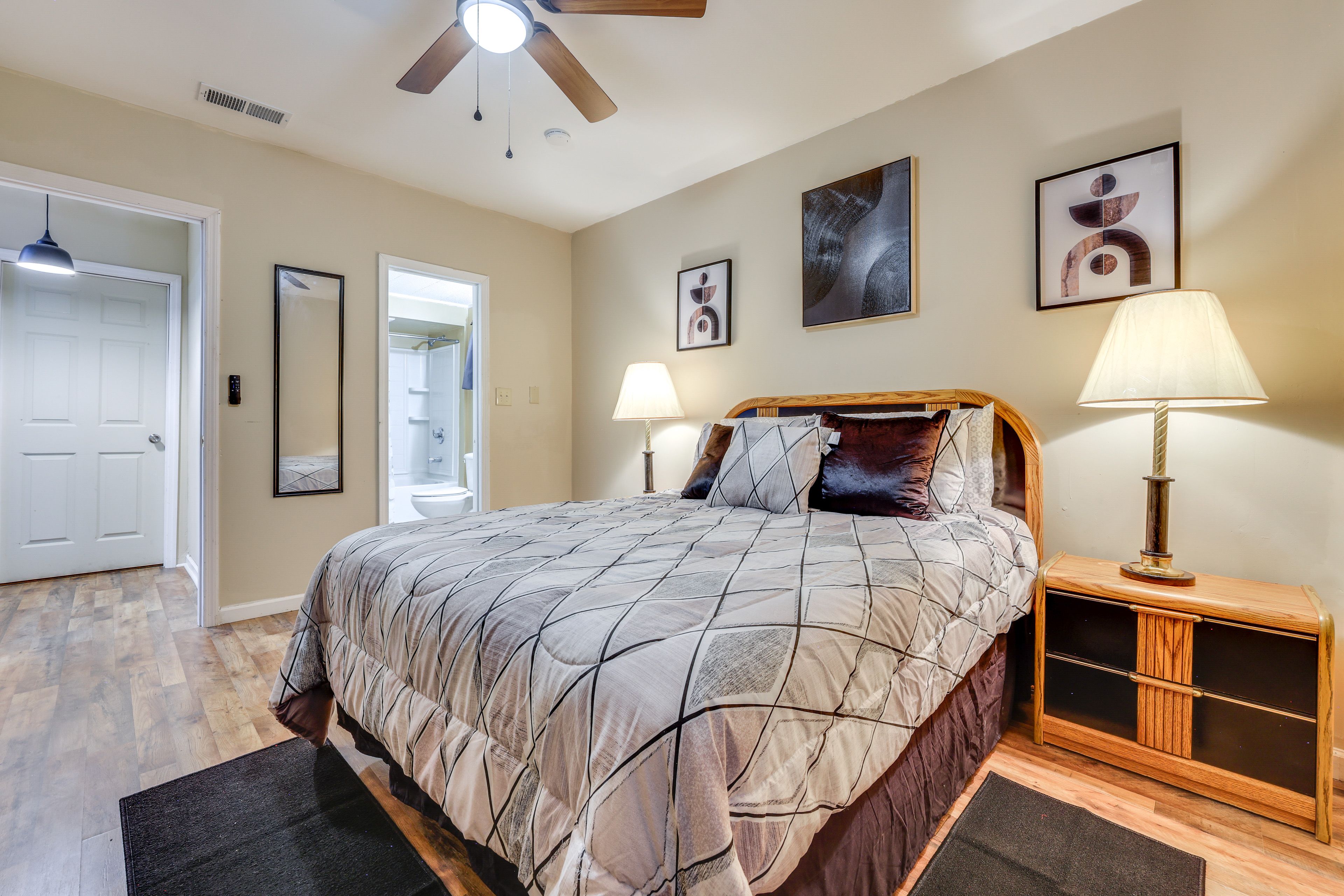 Bedroom 2 | Queen Bed