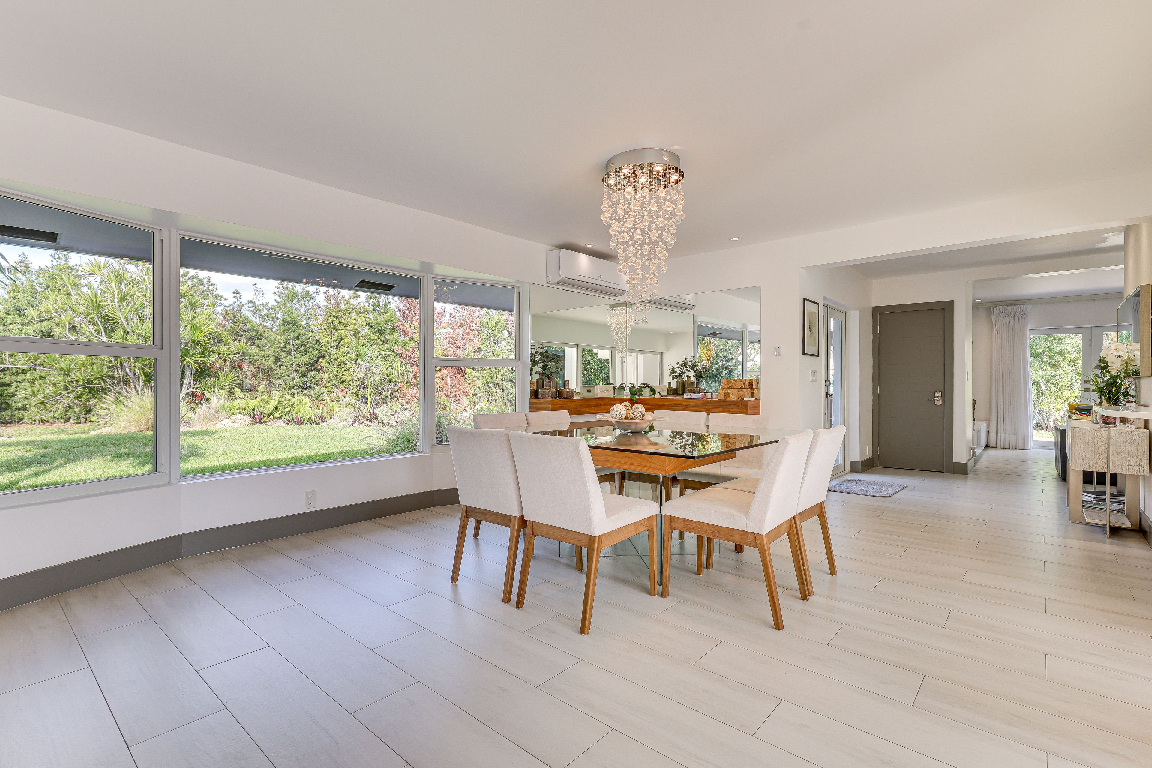 Dining Area | Dishware & Flatware Provided
