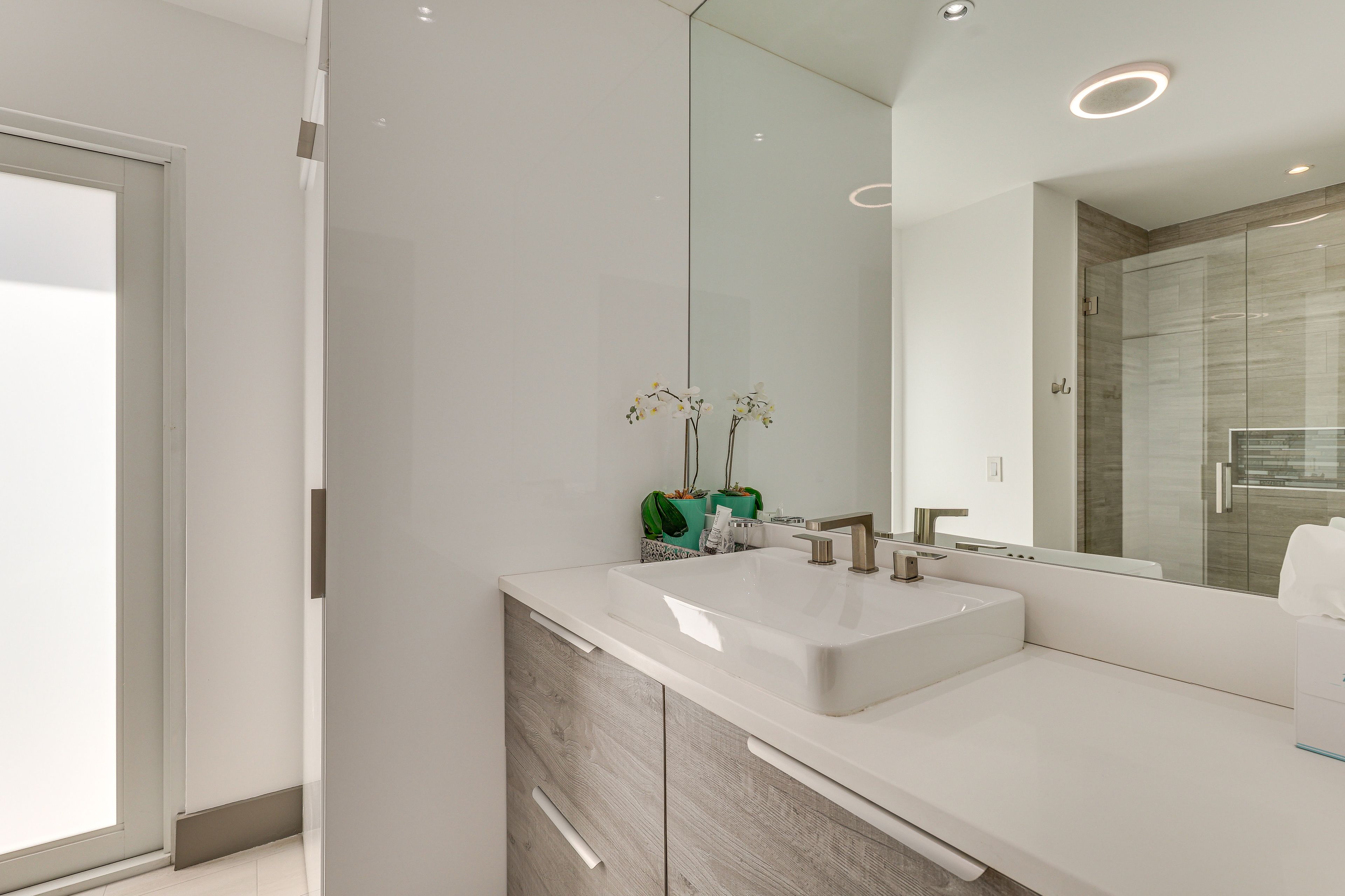 Full Bathroom | Complimentary Toiletries | Hair Dryer