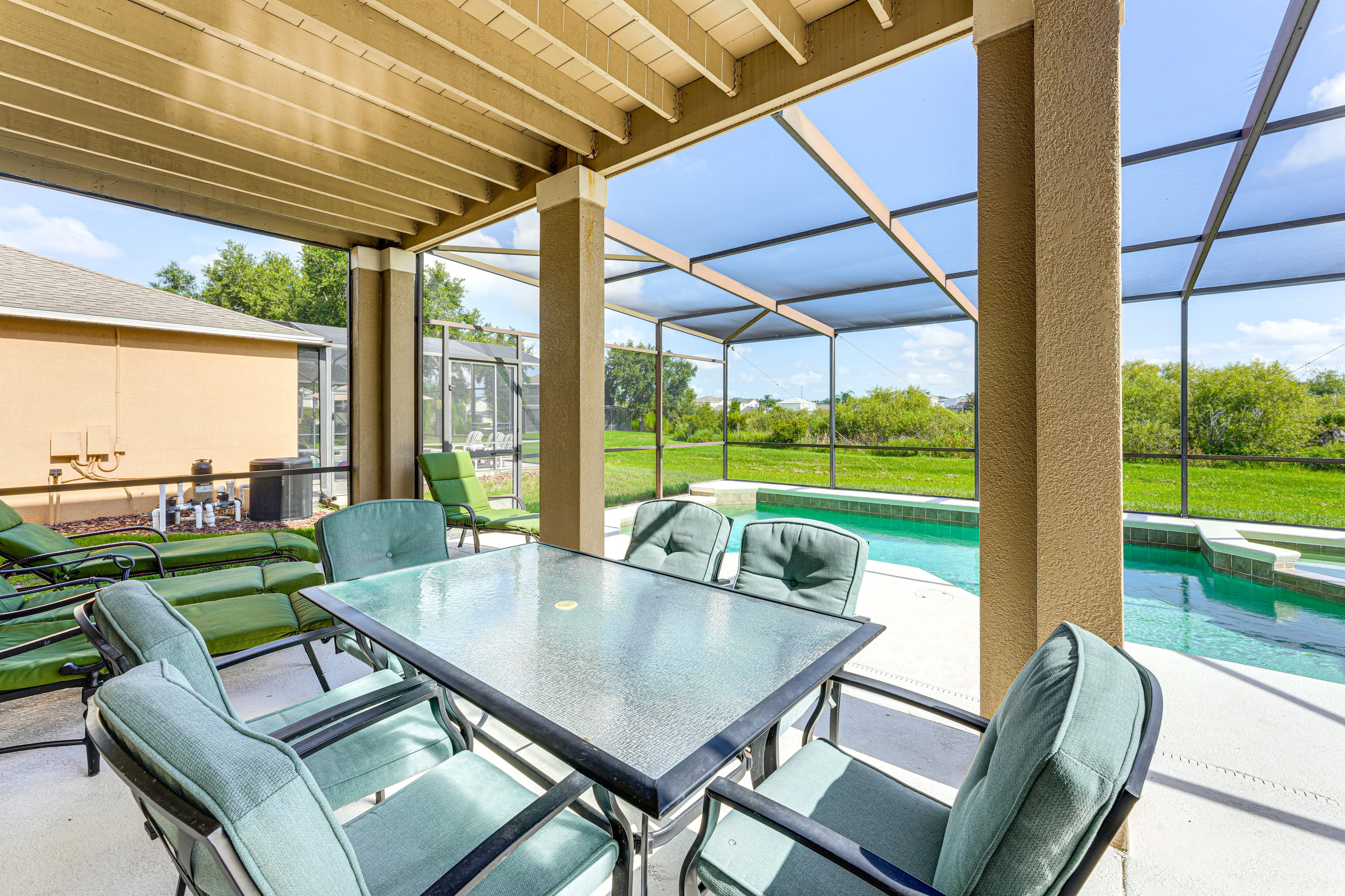 Outdoor Dining Area | Private Pool