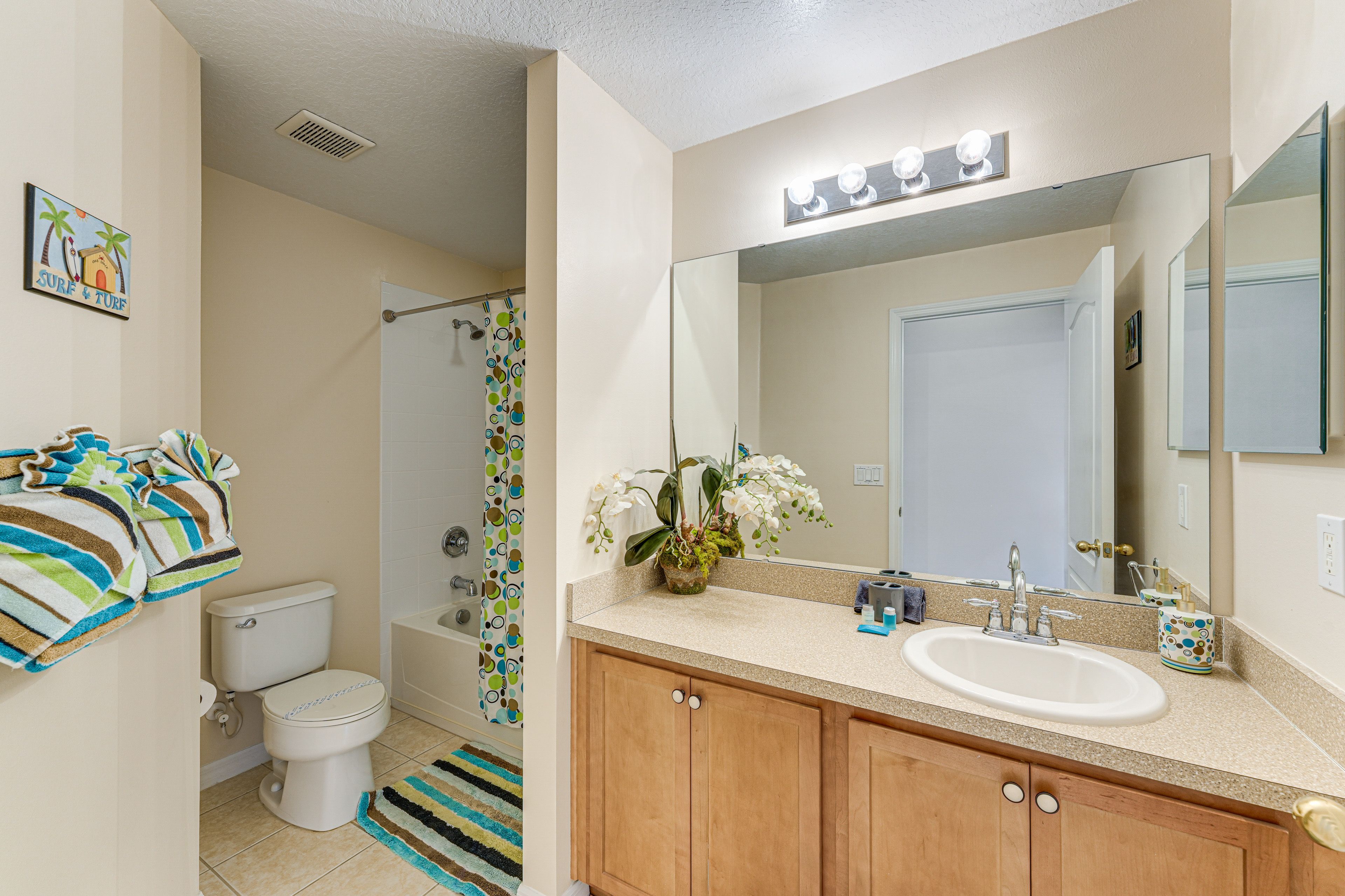 Full Bathroom | 1st Floor