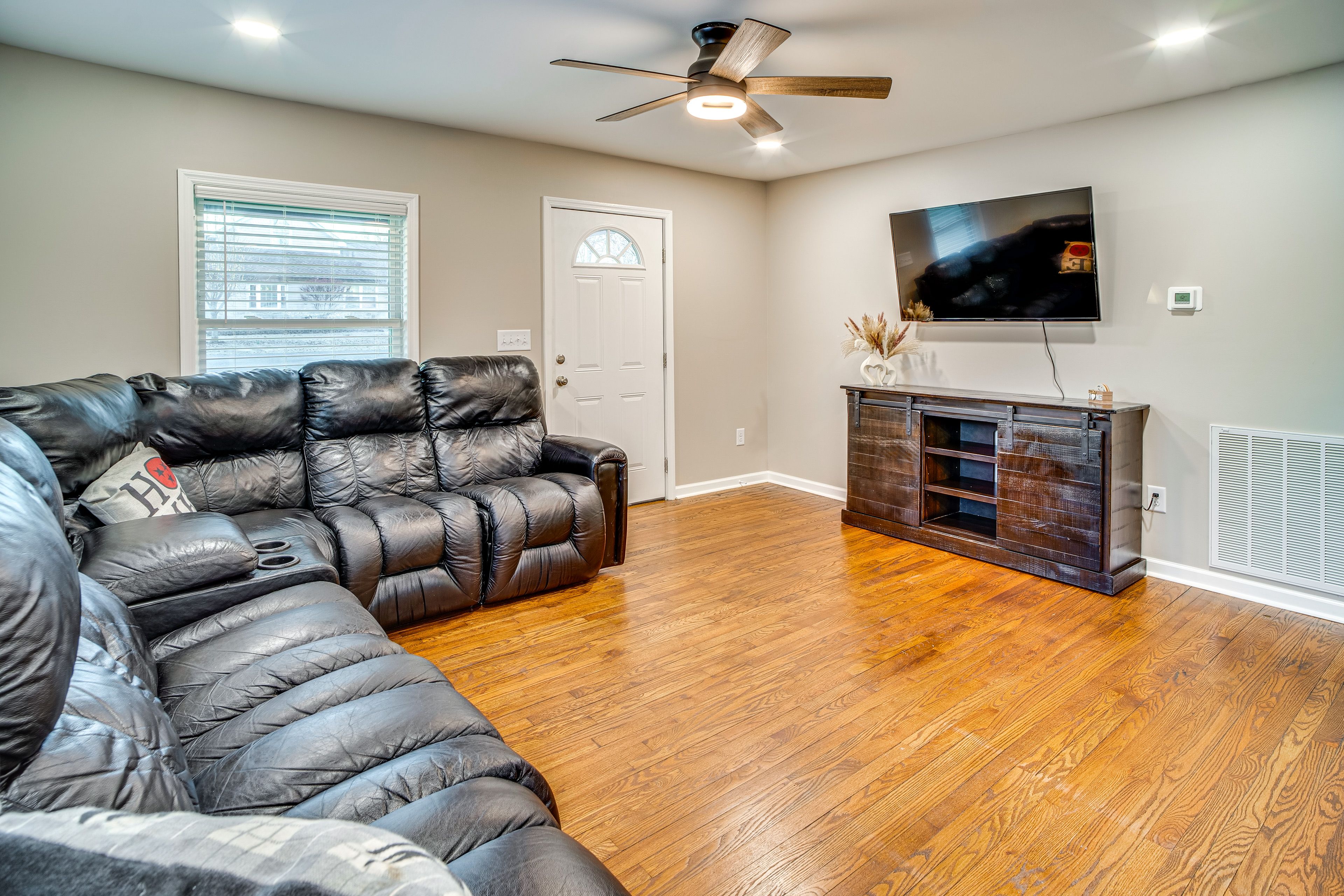 Hendersonville Vacation Rental | 2BR | 1BA | 2 Steps Required | 900 Sq Ft