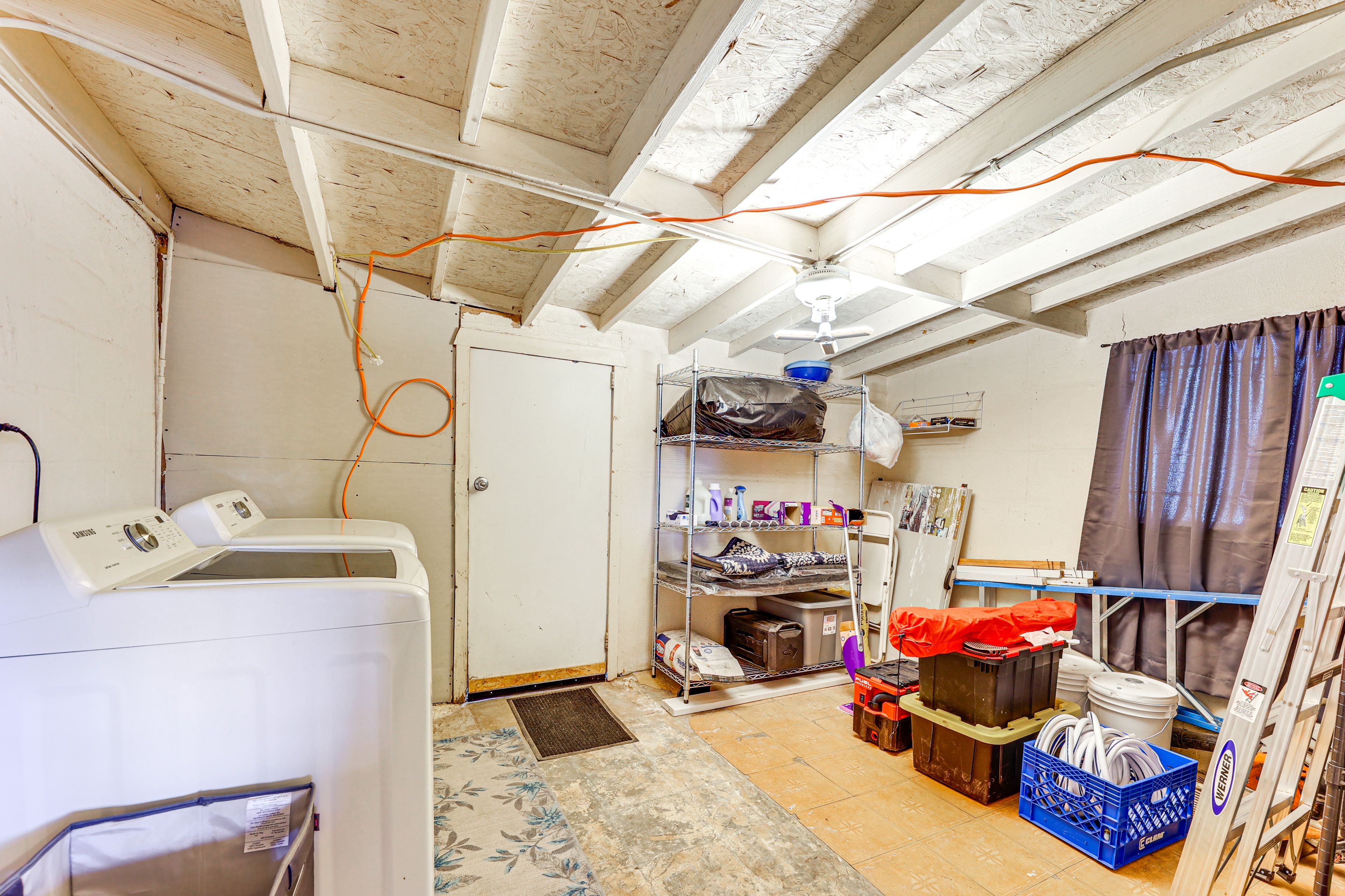 Laundry Room | Washer & Dryer