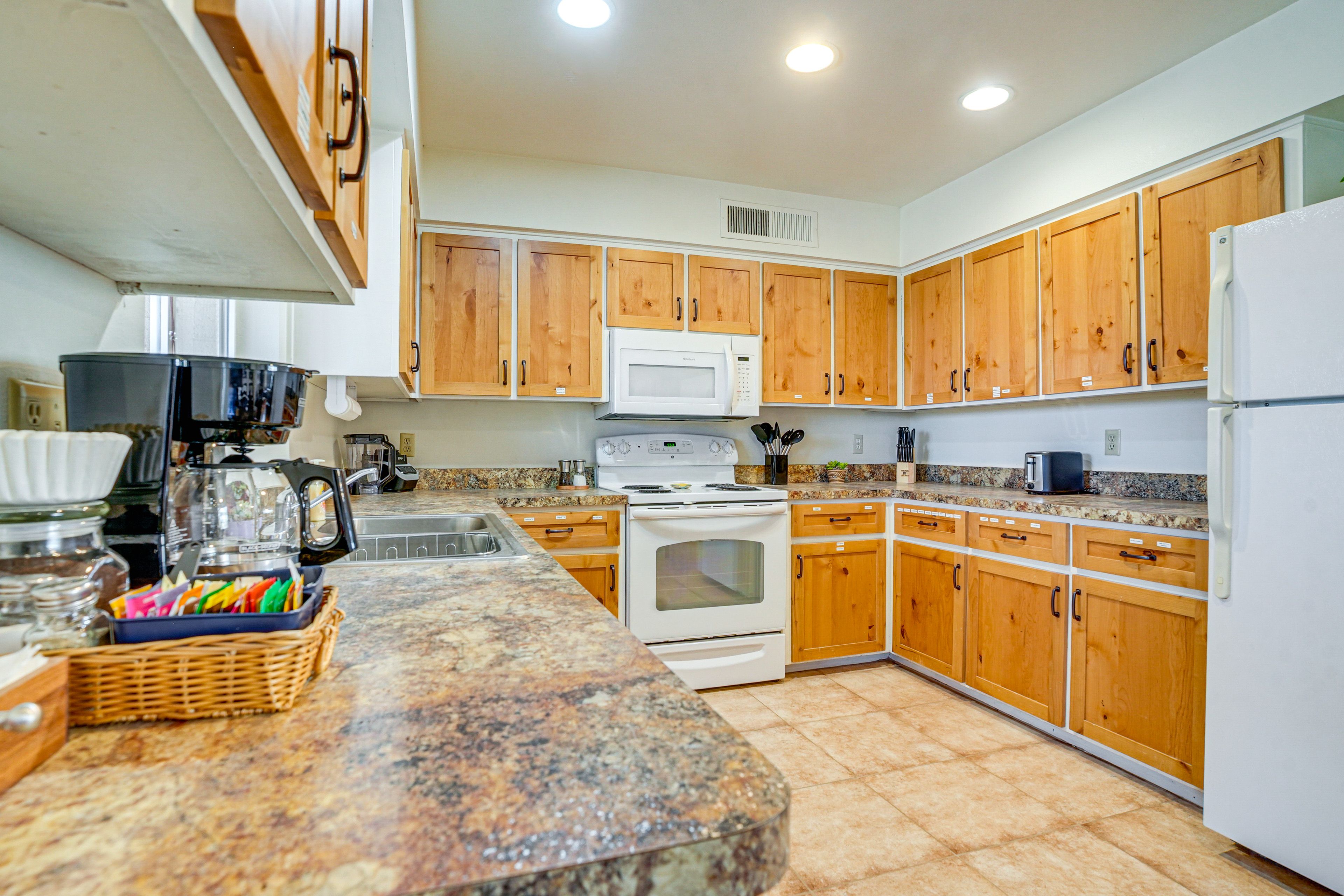 Kitchen | Drip Coffee Maker | Dishwasher | Blender | Toaster