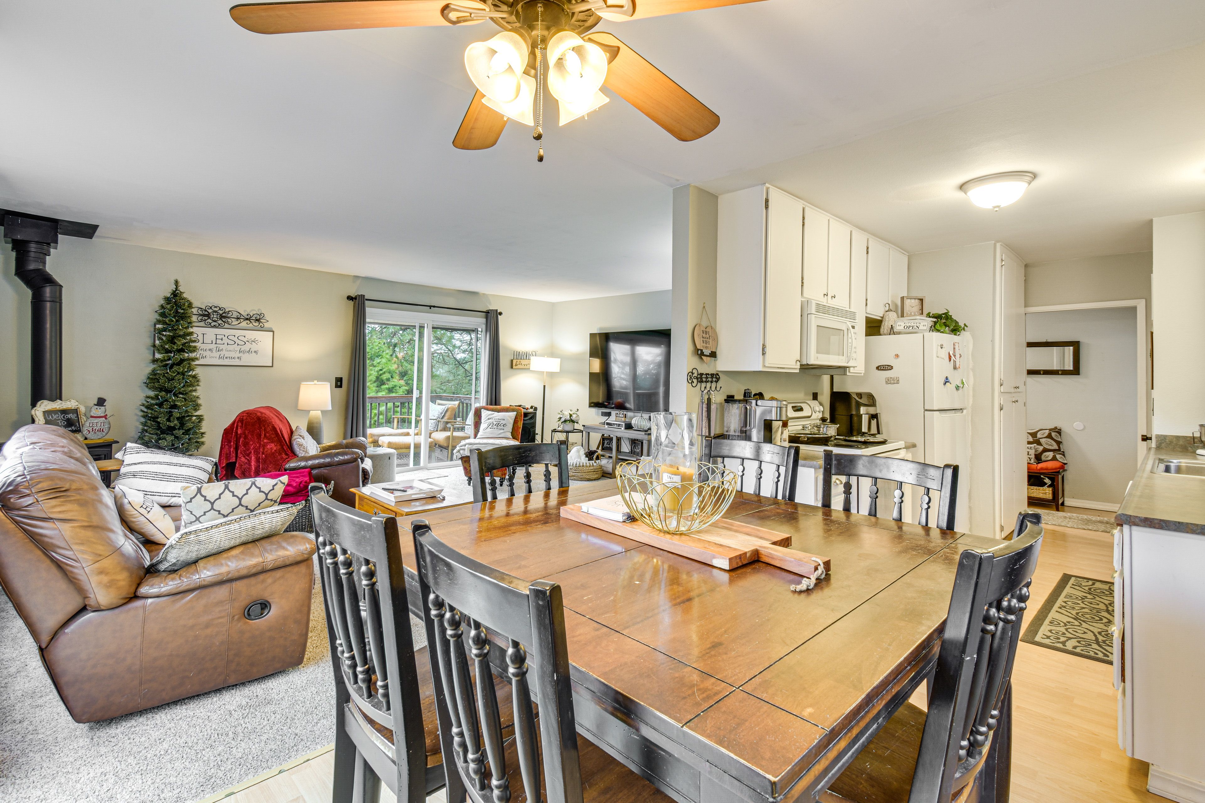 Dining Area | Kitchen