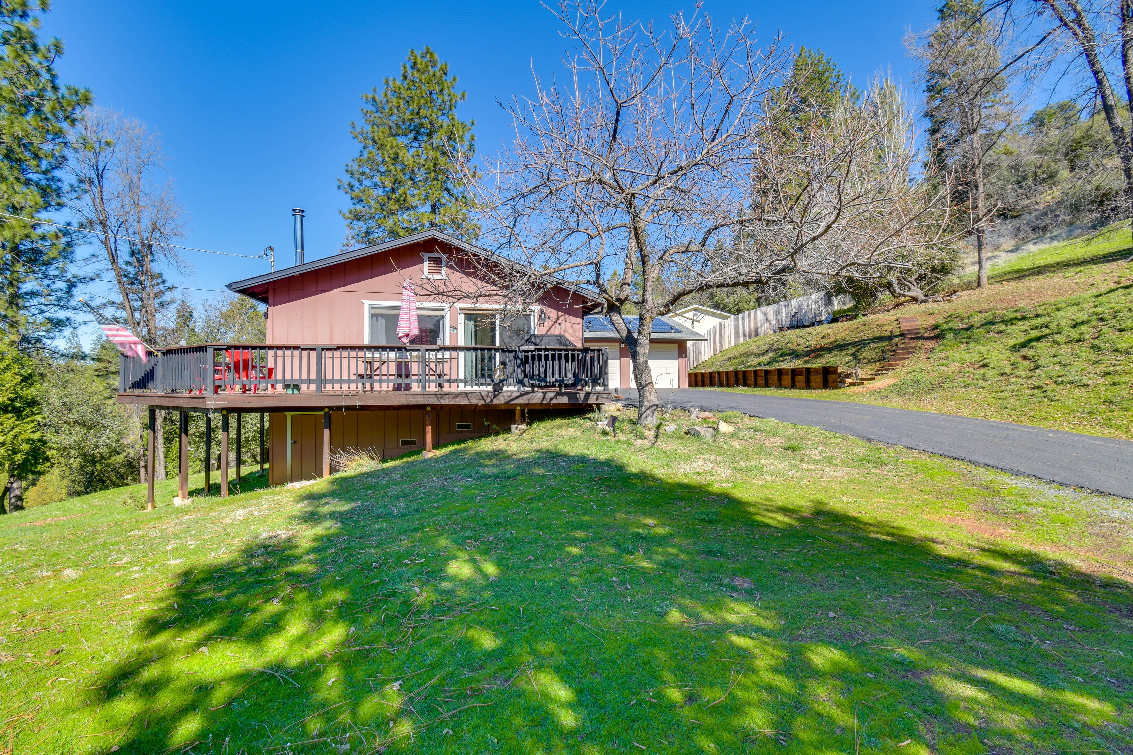Tuolumne Vacation Rental | 3BR | 2BA | 1,600 Sq Ft | 1 Step to Enter