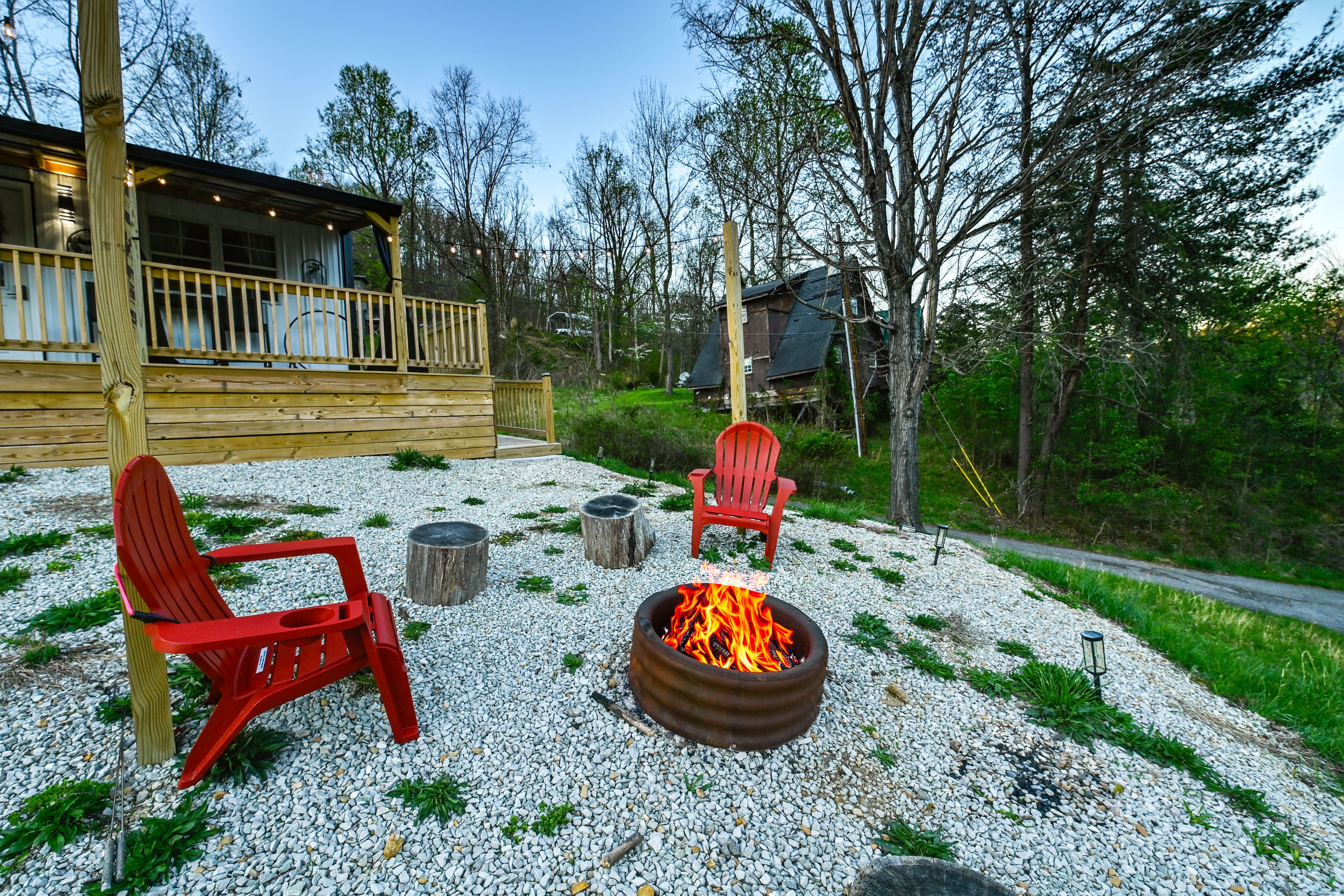 Gravel Yard | Wood-Burning Fire Pit w/ Seating