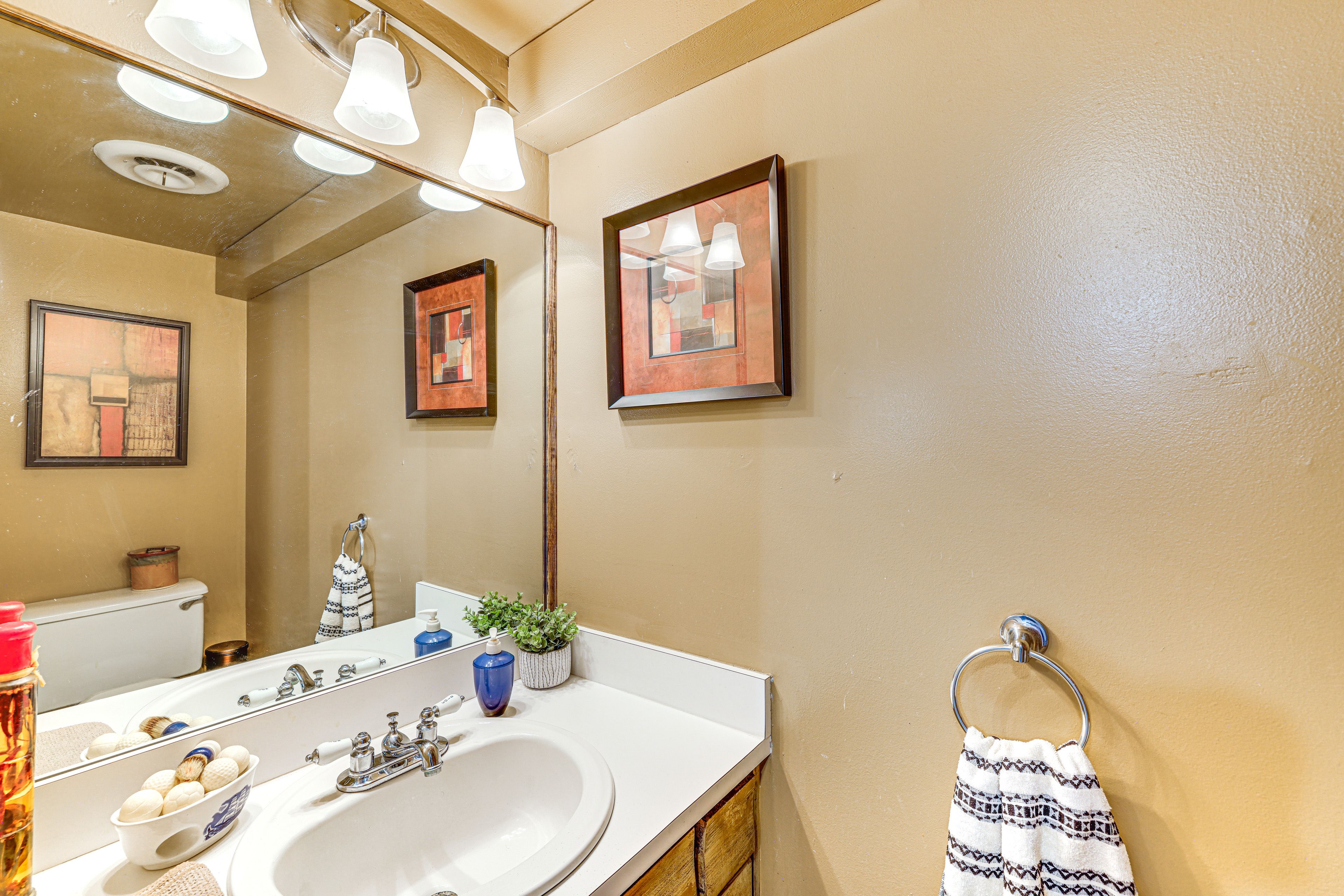 Half Bathroom | 1st Floor