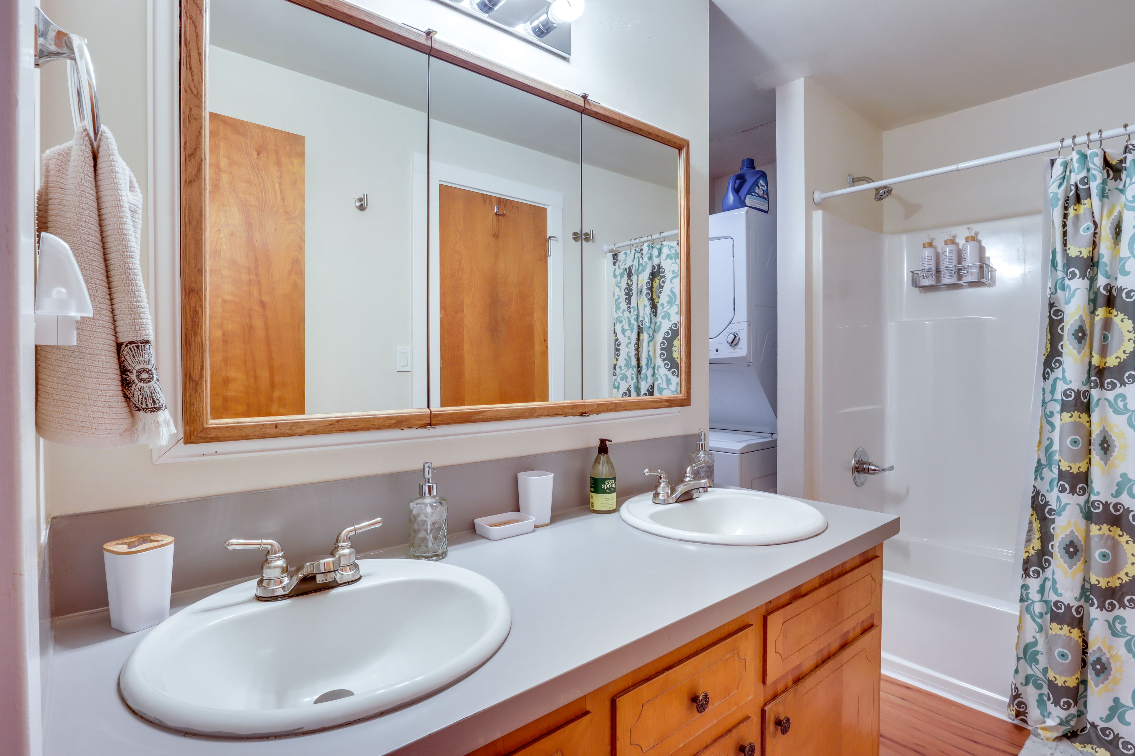Full Bathroom | Washer & Dryer