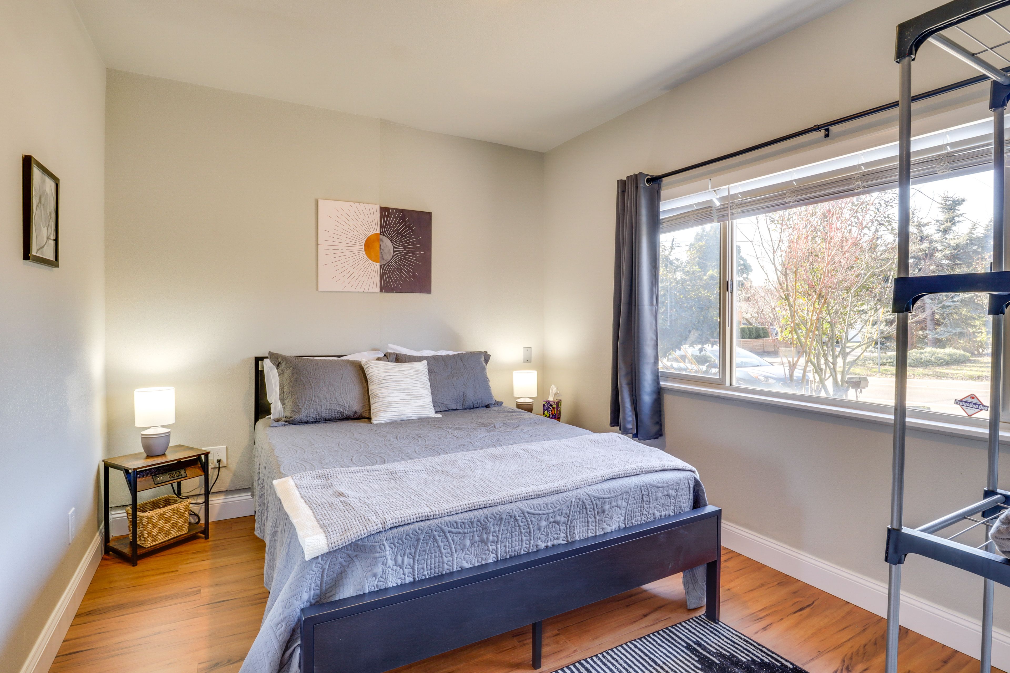 Bedroom | Queen Bed