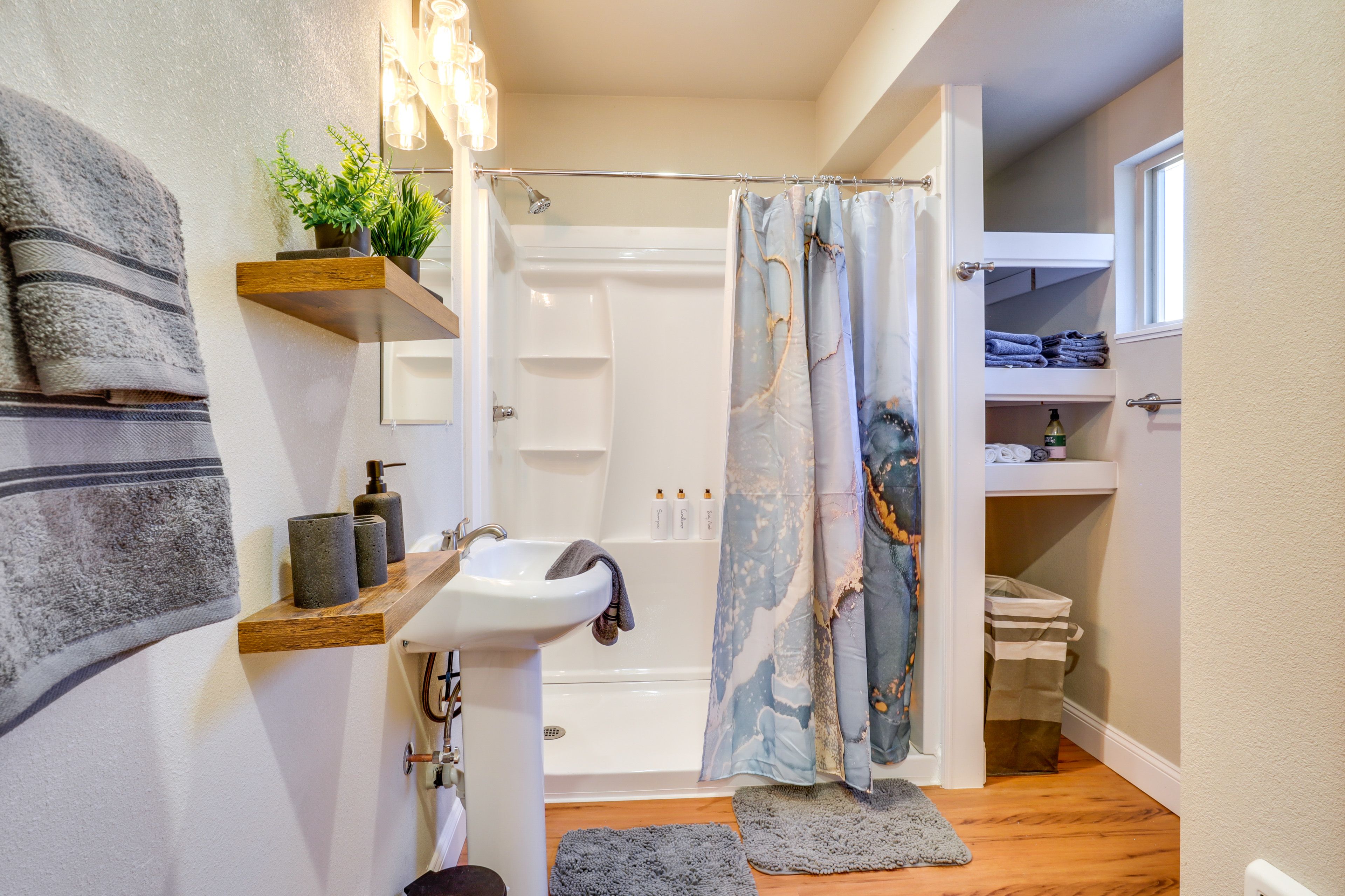 Full Bathroom