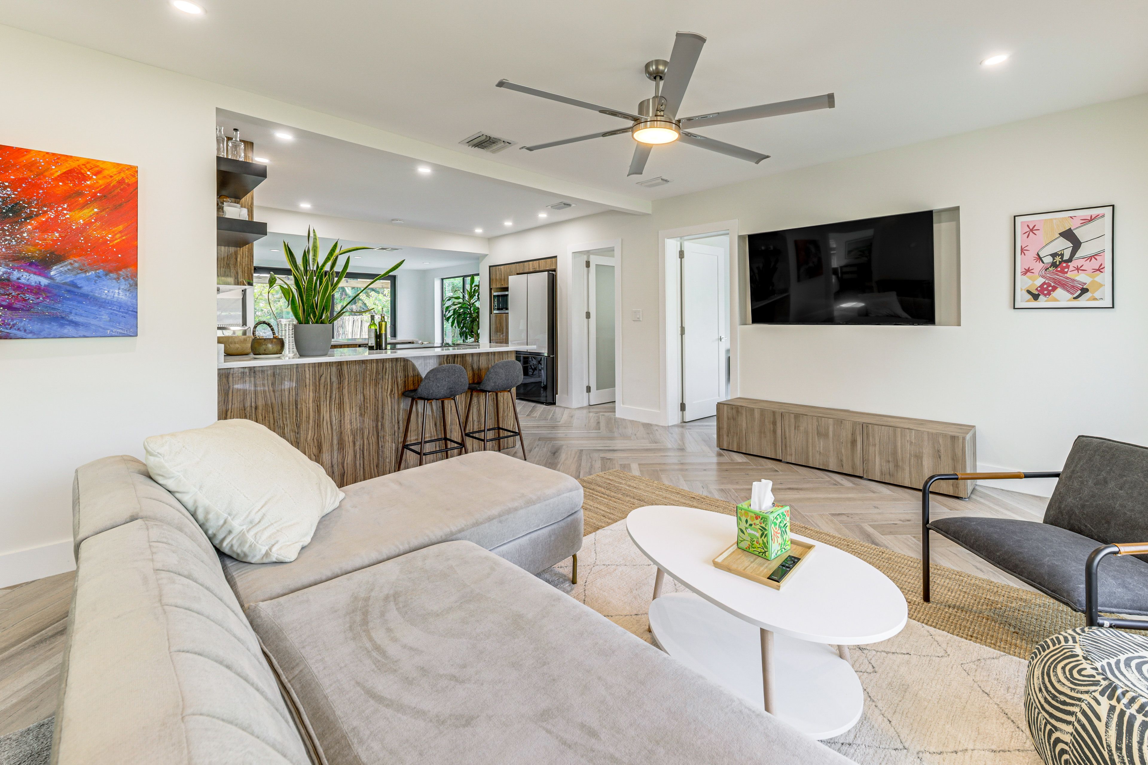 Living Room | Free WiFi | Smart TV