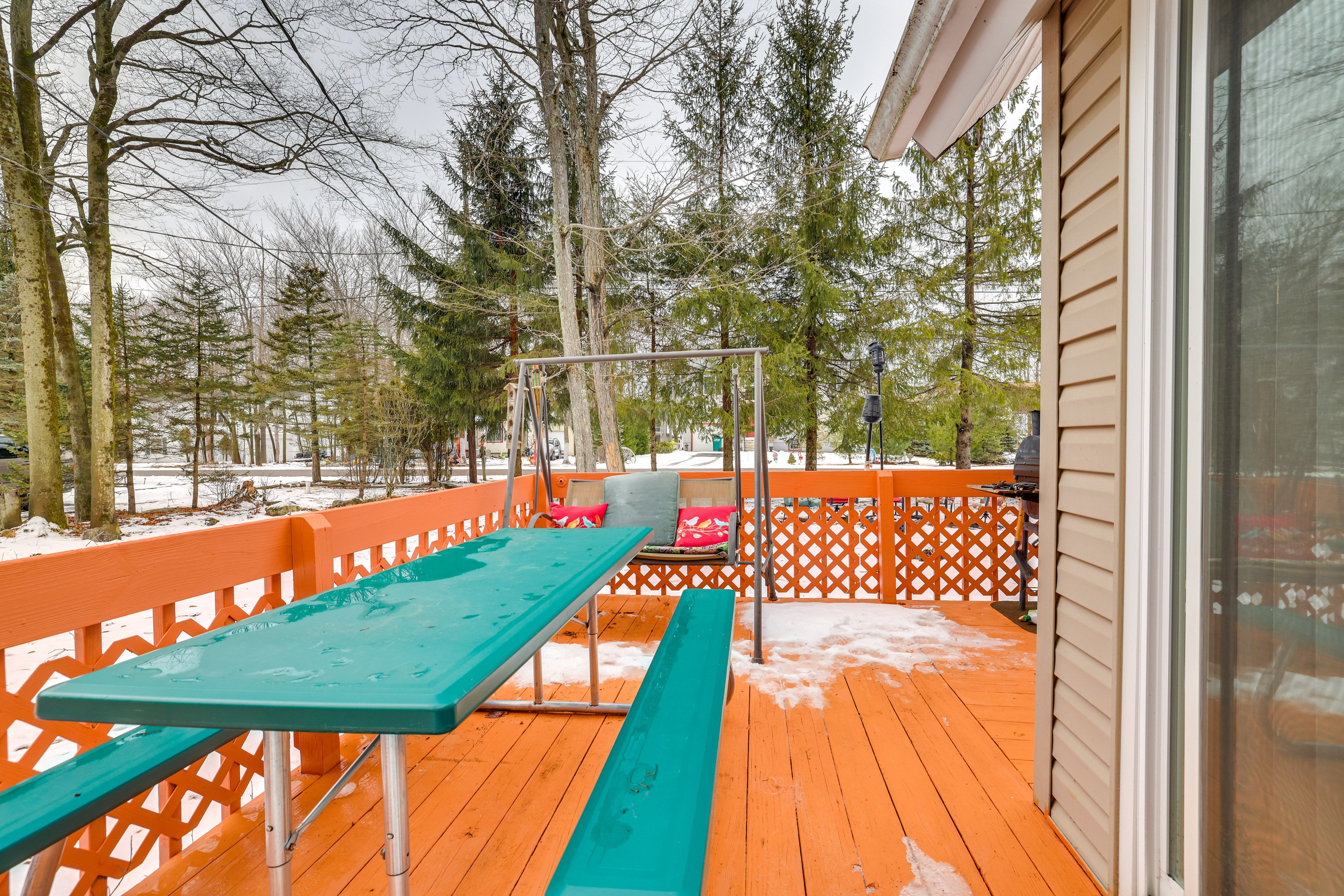 Deck | Charcoal Grill