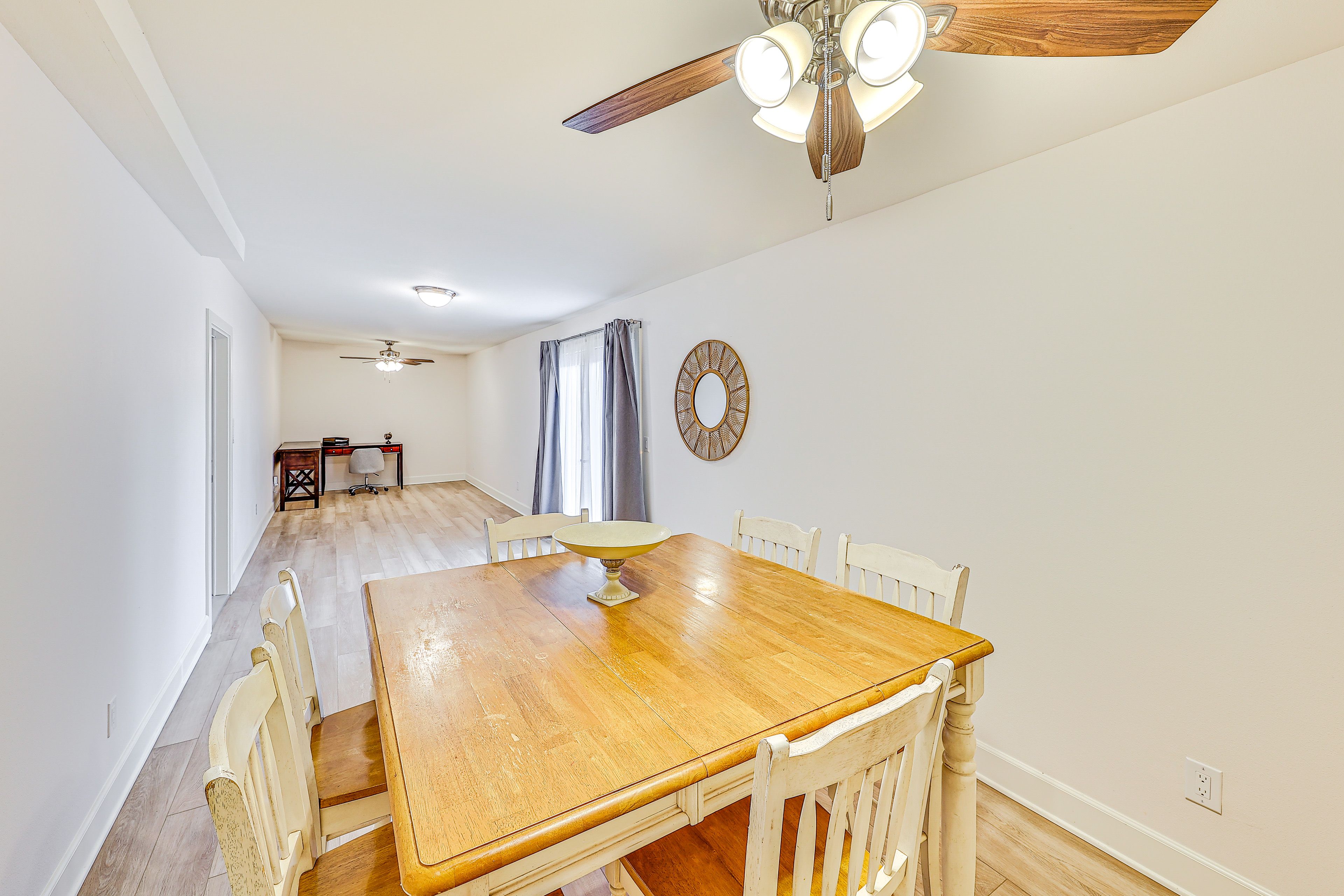Dining Room | Dishware/Flatware Provided | Workspace