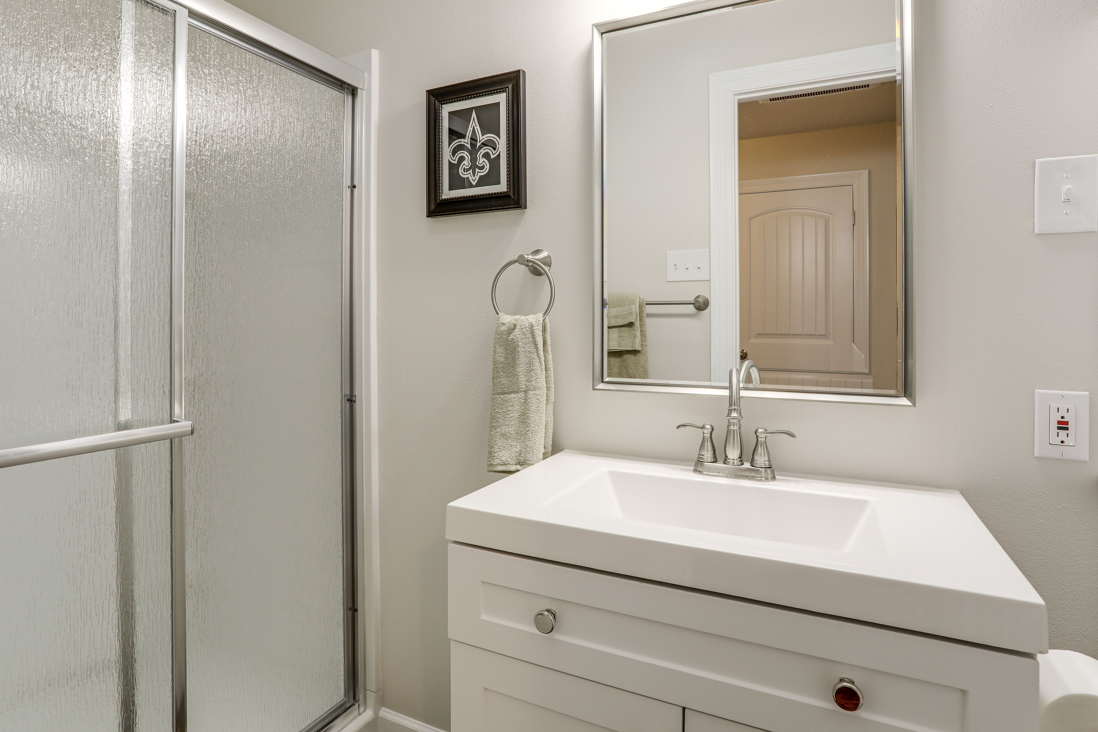 Full Bathroom | 2nd Floor | Complimentary Toiletries