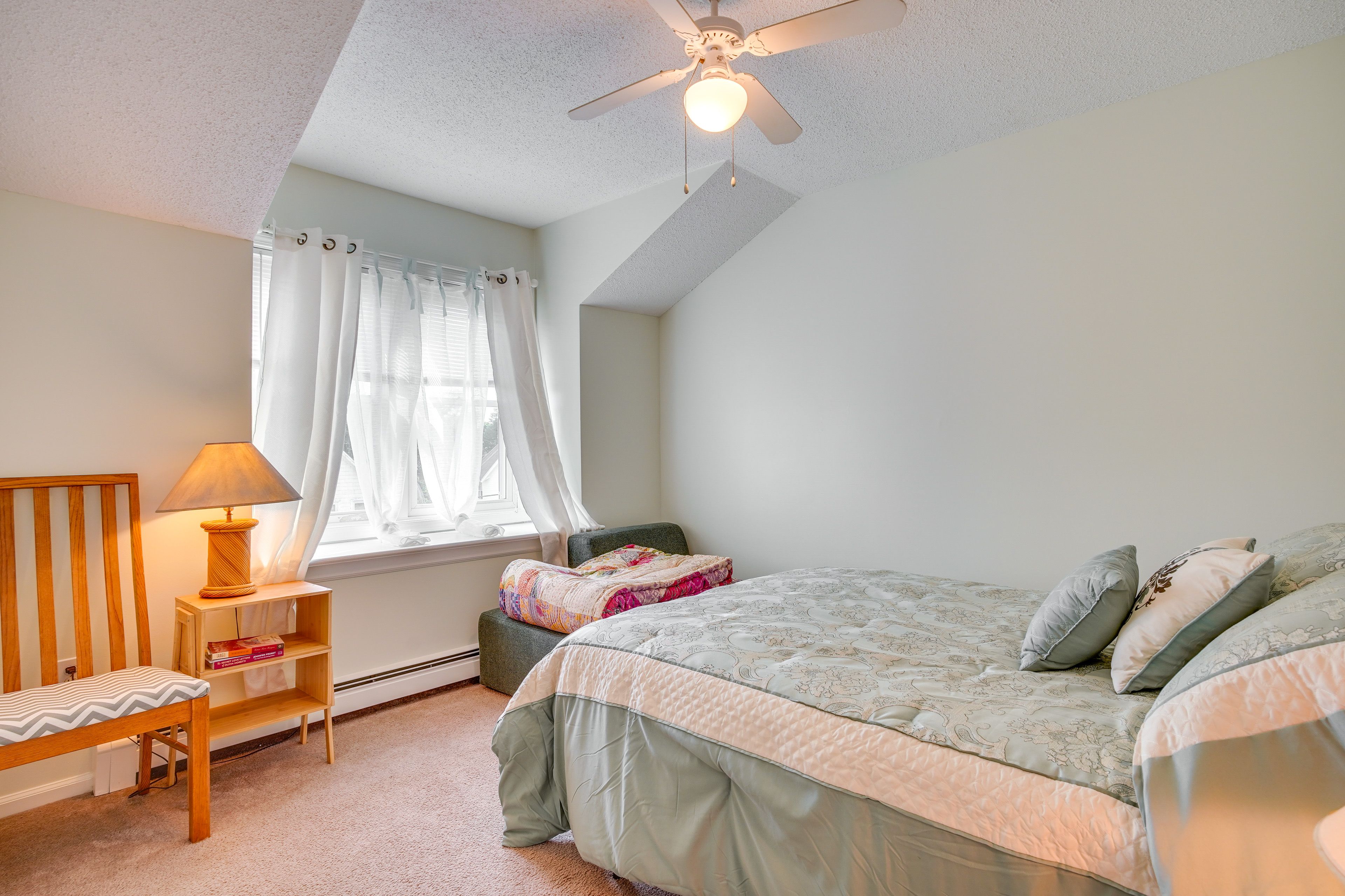 Bedroom 1 | Queen Bed | Upper Floor