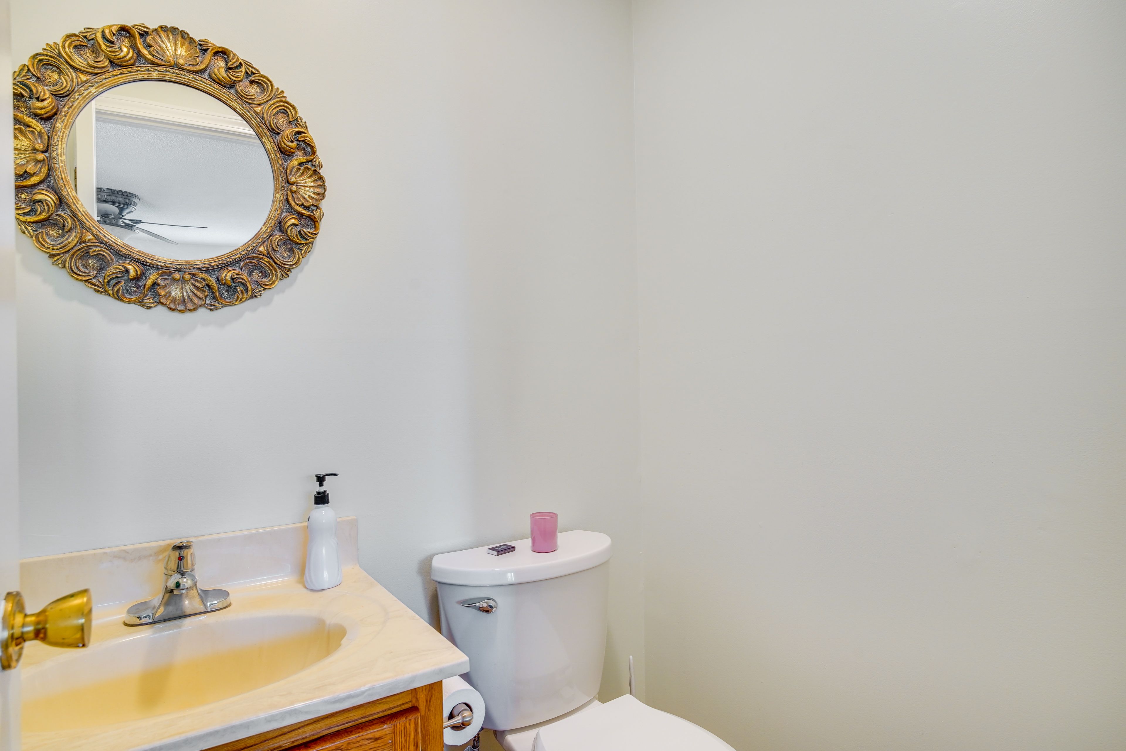 Half Bathroom | Main Floor