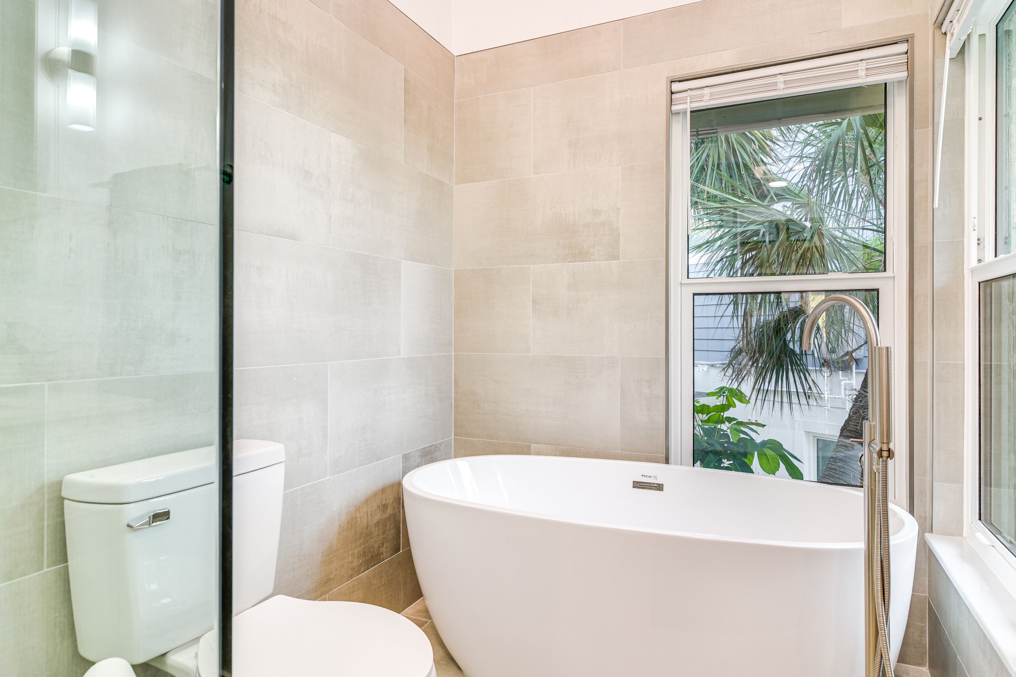 Full Bathroom | 2nd Floor