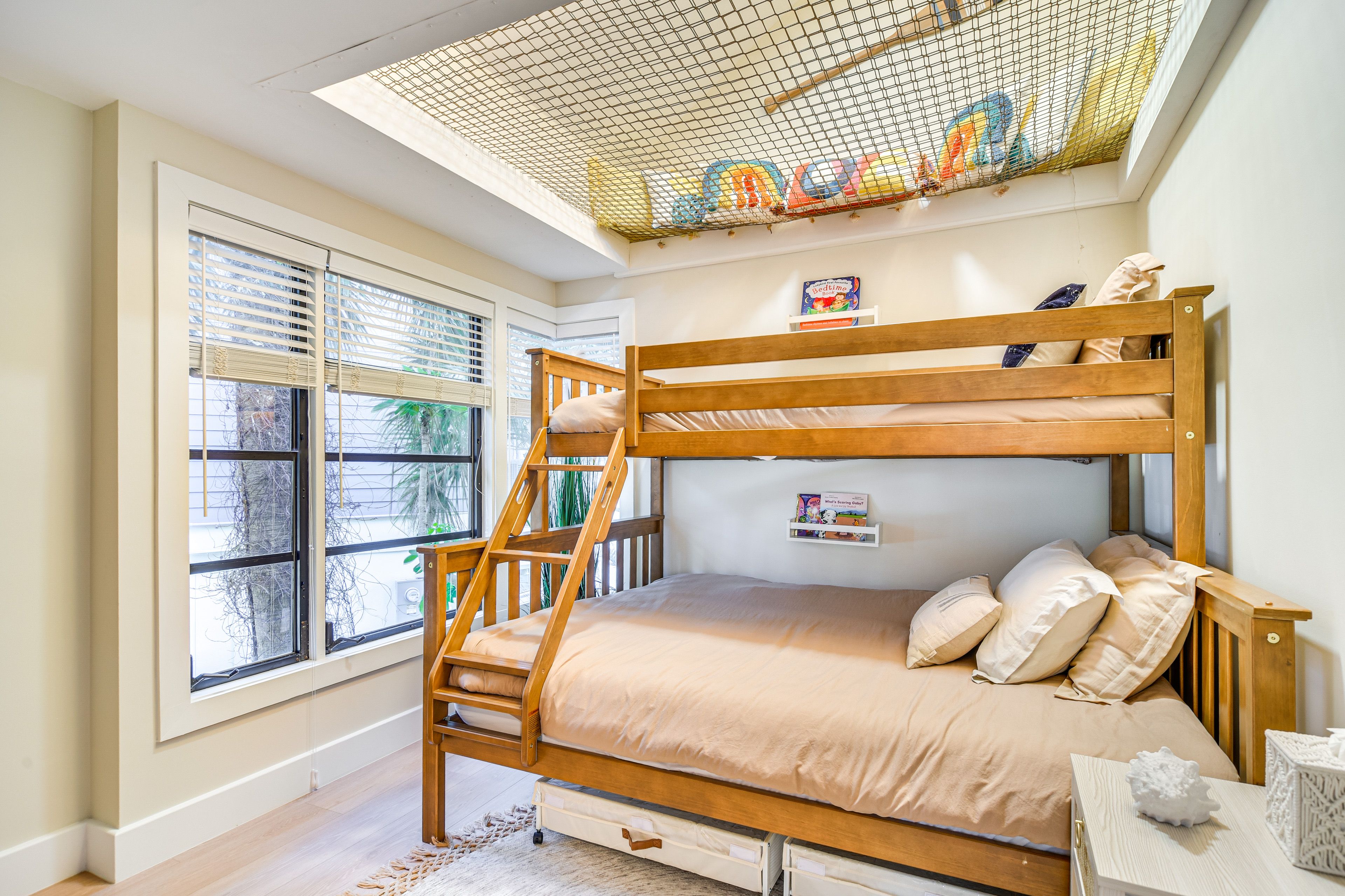 Bedroom 3 | Twin XL/Queen Bunk Bed | 2nd Floor