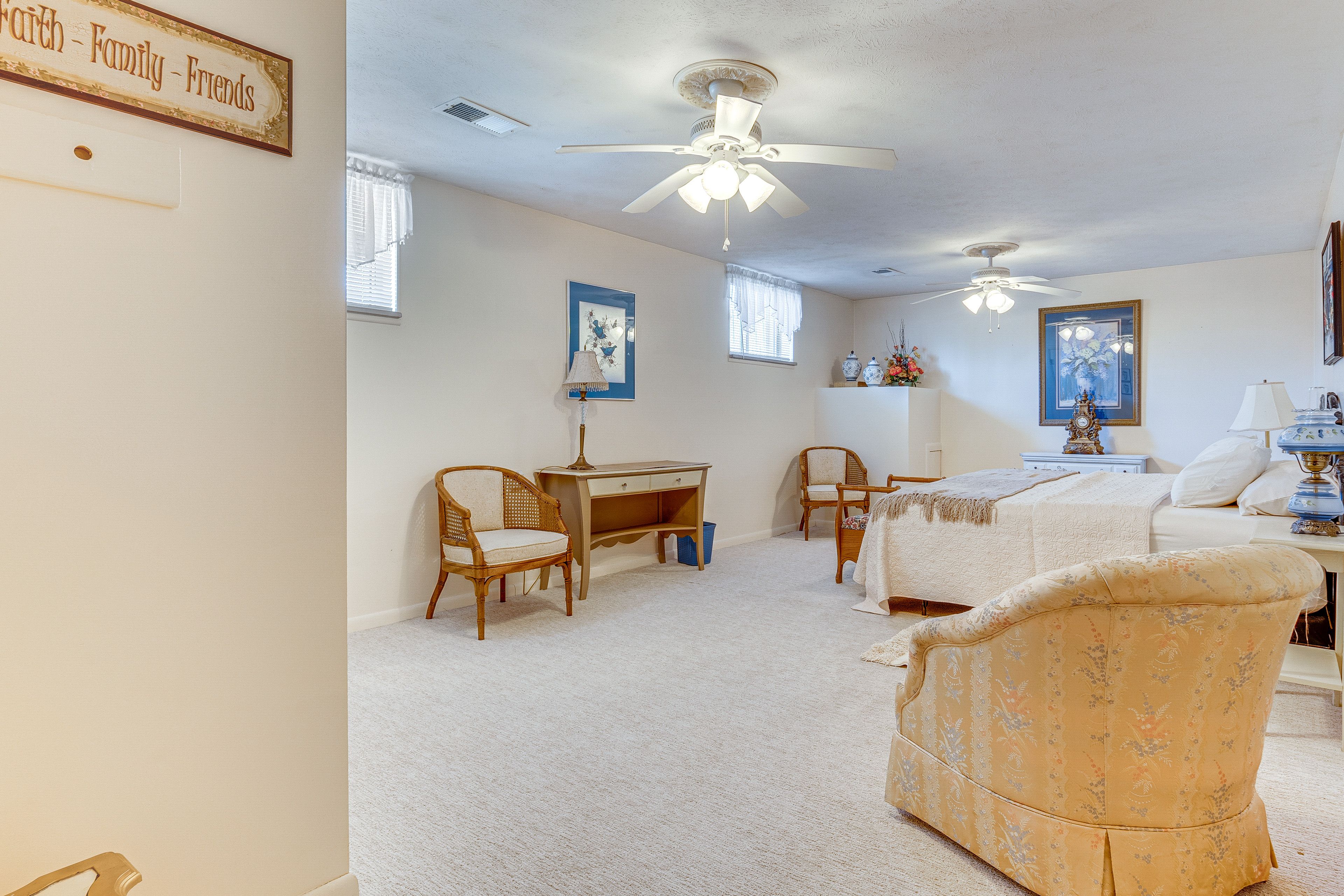 Bedroom | King Bed | Linens Provided