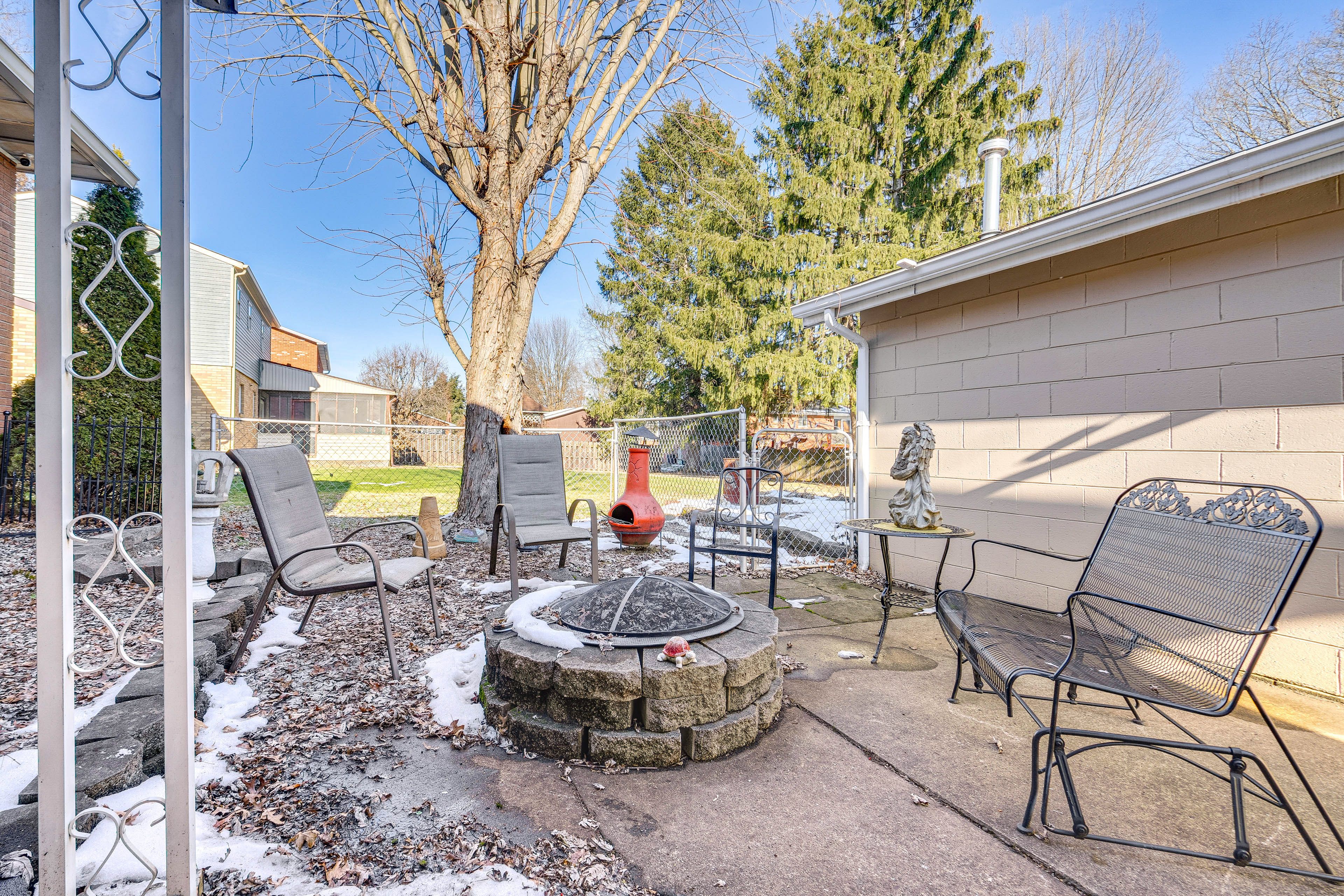 Shared Outdoor Space | Single-Story Unit | Basement Apartment