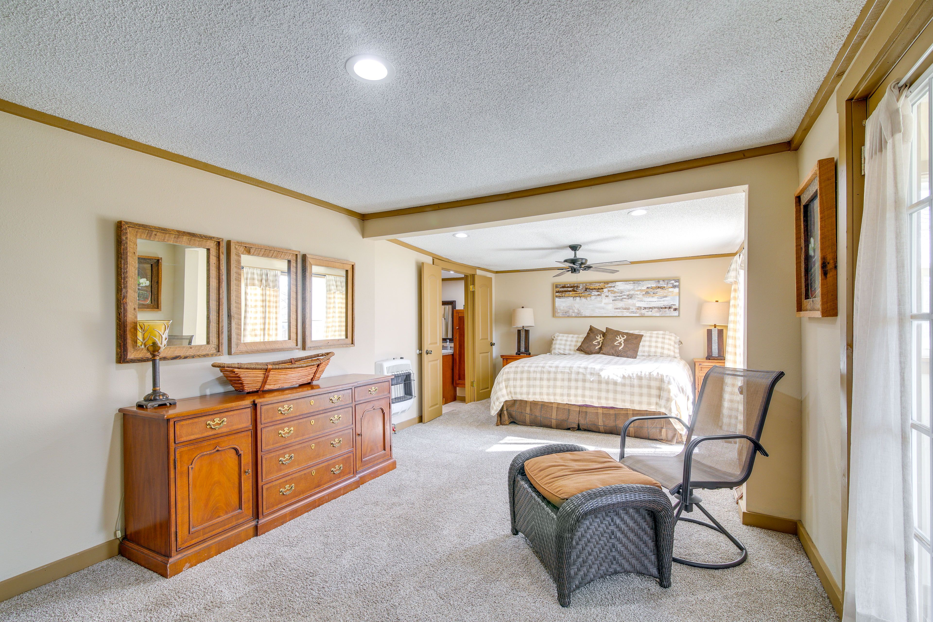 Bedroom 1 | King Bed