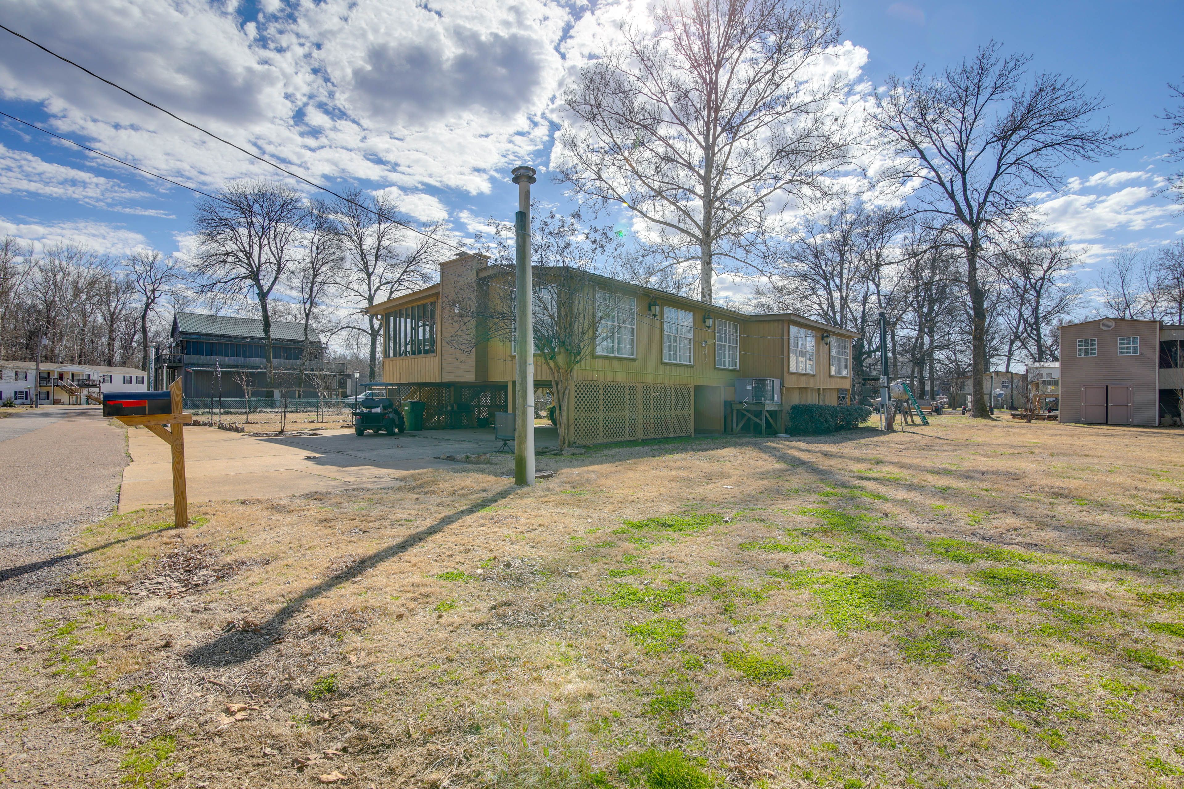 Parking | Driveway (3 Vehicles) | RV/Boat/Trailer Parking