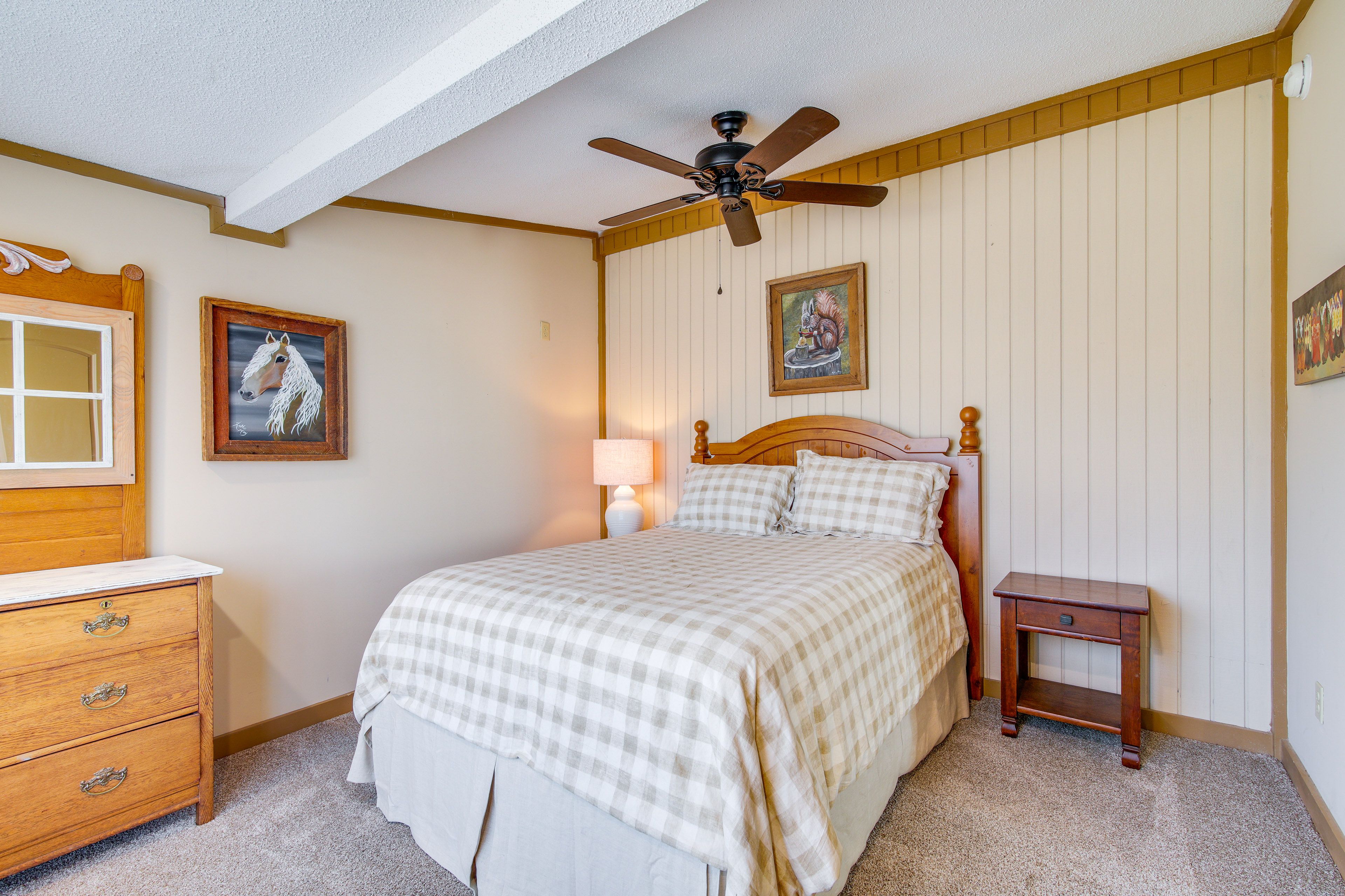 Bedroom 3 | Queen Bed