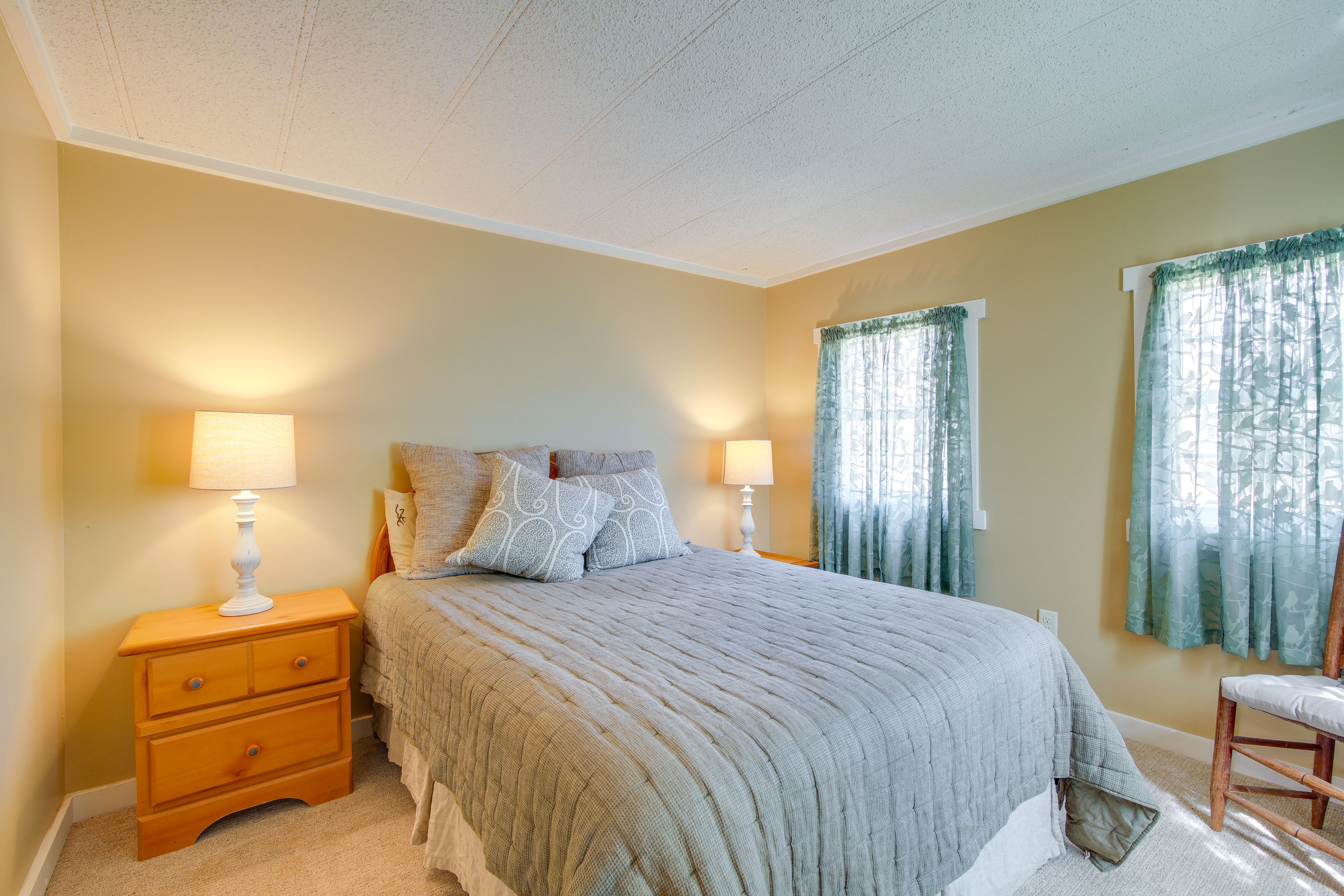 Bedroom 2 | Queen Bed