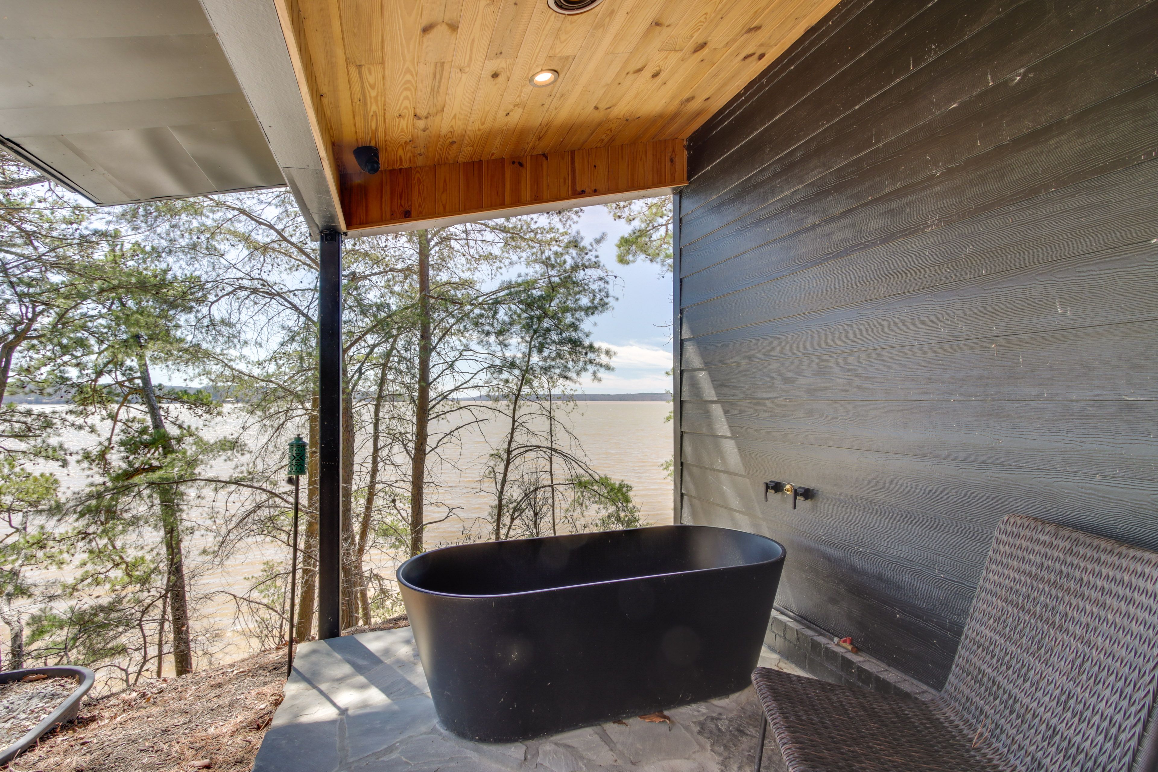 Private Patio | Soaking Tub