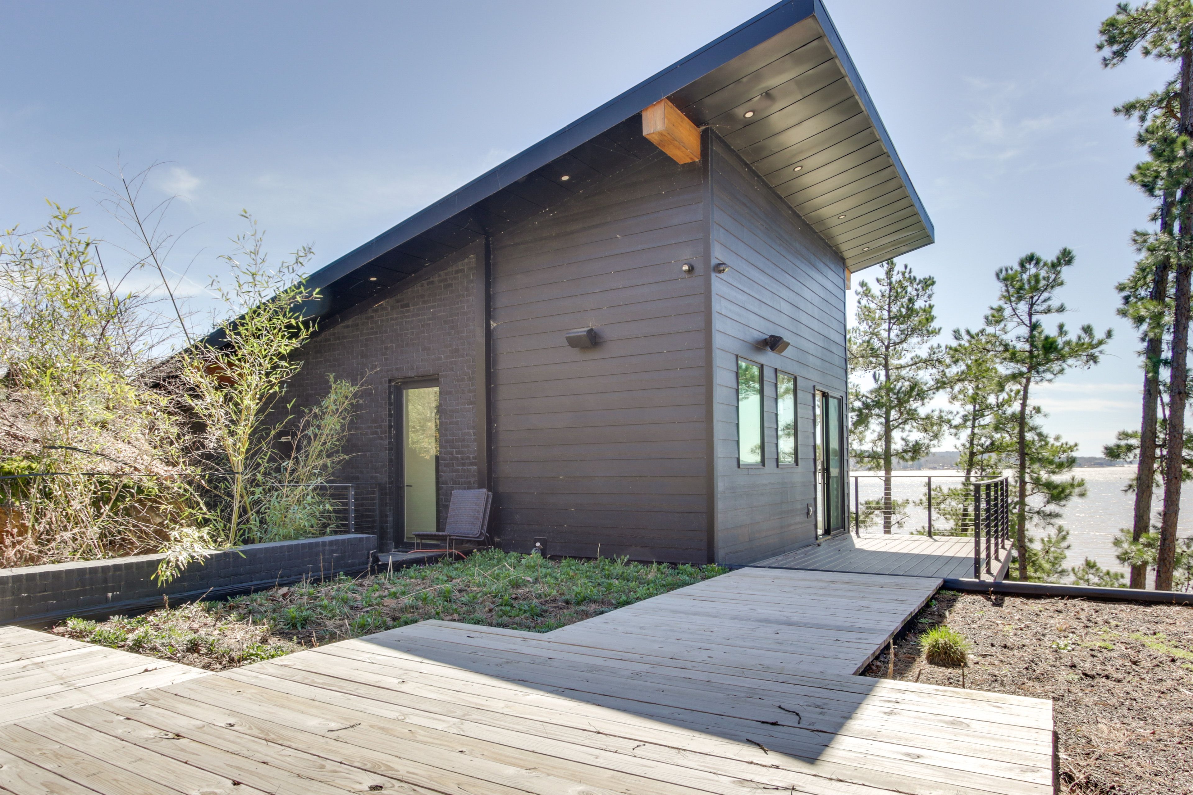 Upper-Level Deck | Garden