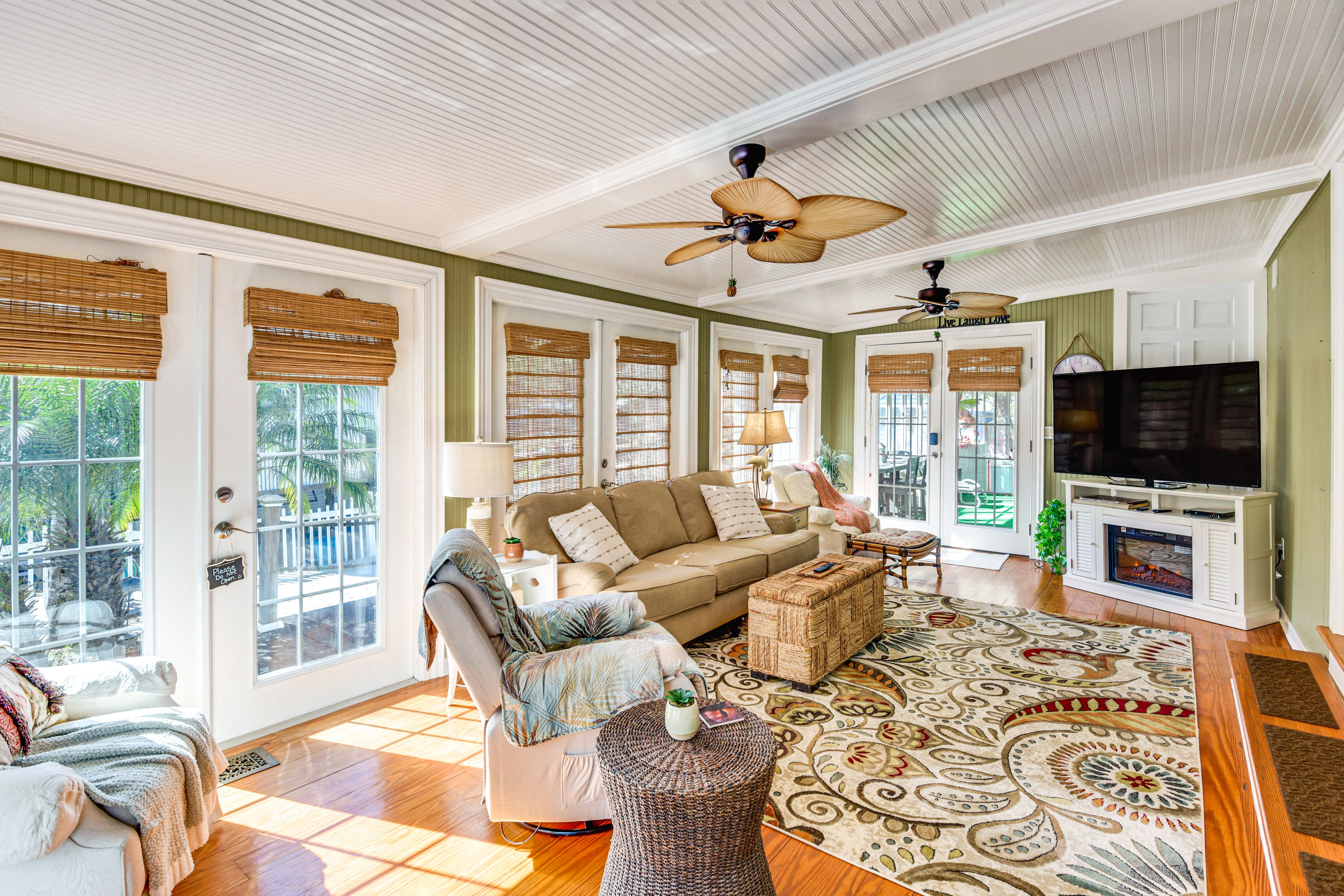 Living Room | Smart TV | Electric Fireplace | Central A/C & Heating