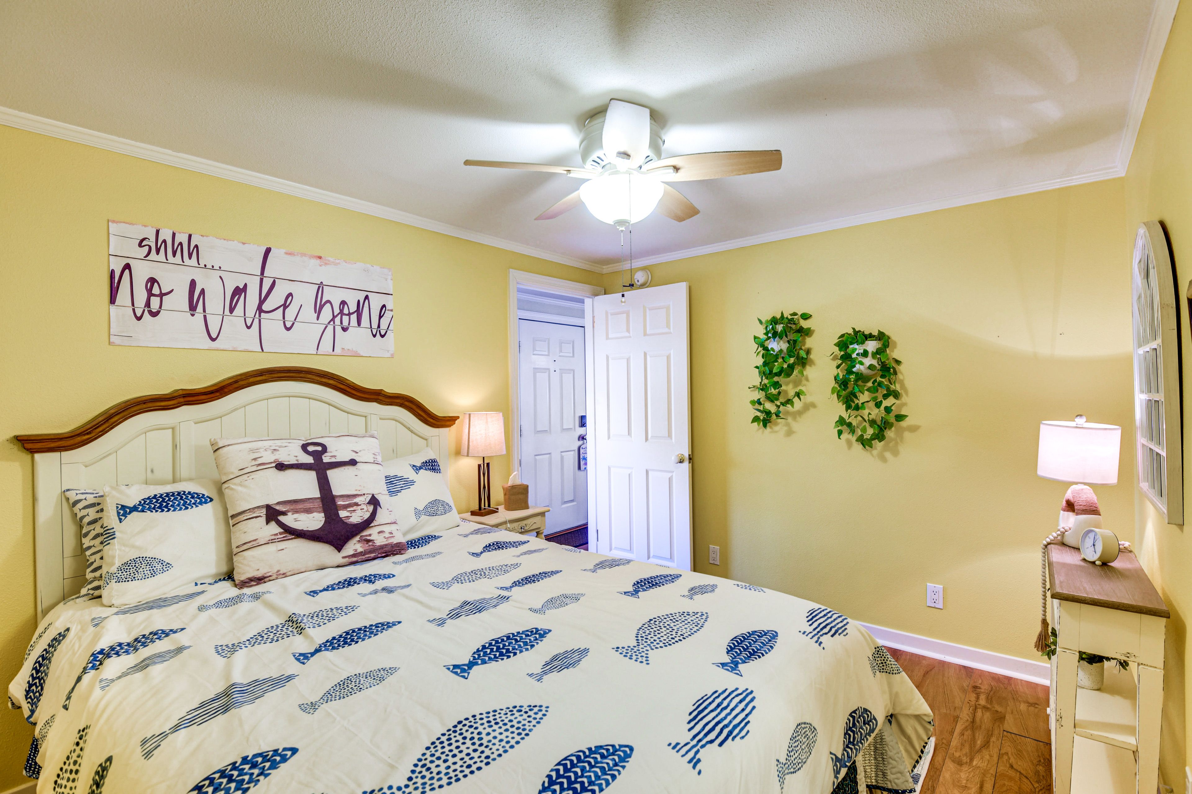 Bedroom 2 | Queen Bed