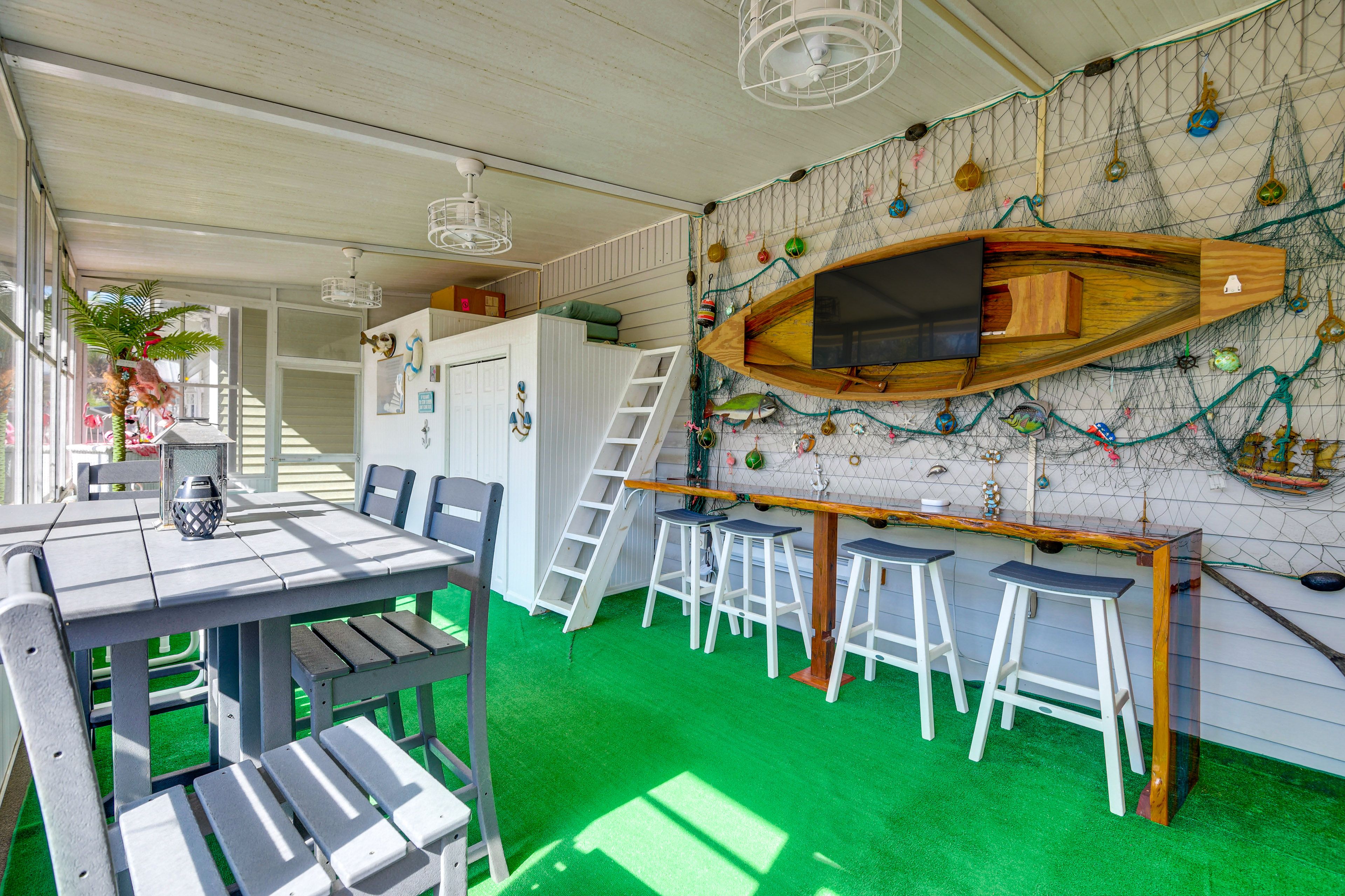 Screened Lanai | Single-Story Home | Smart TV | Dining Area